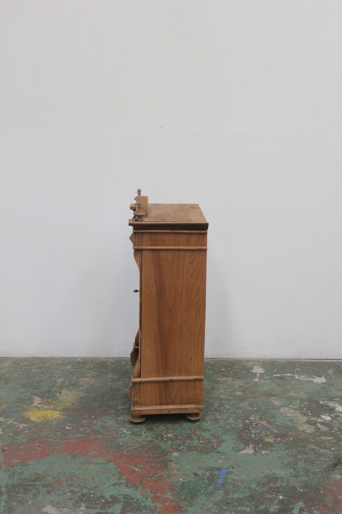#0833 C miniature wardrobe