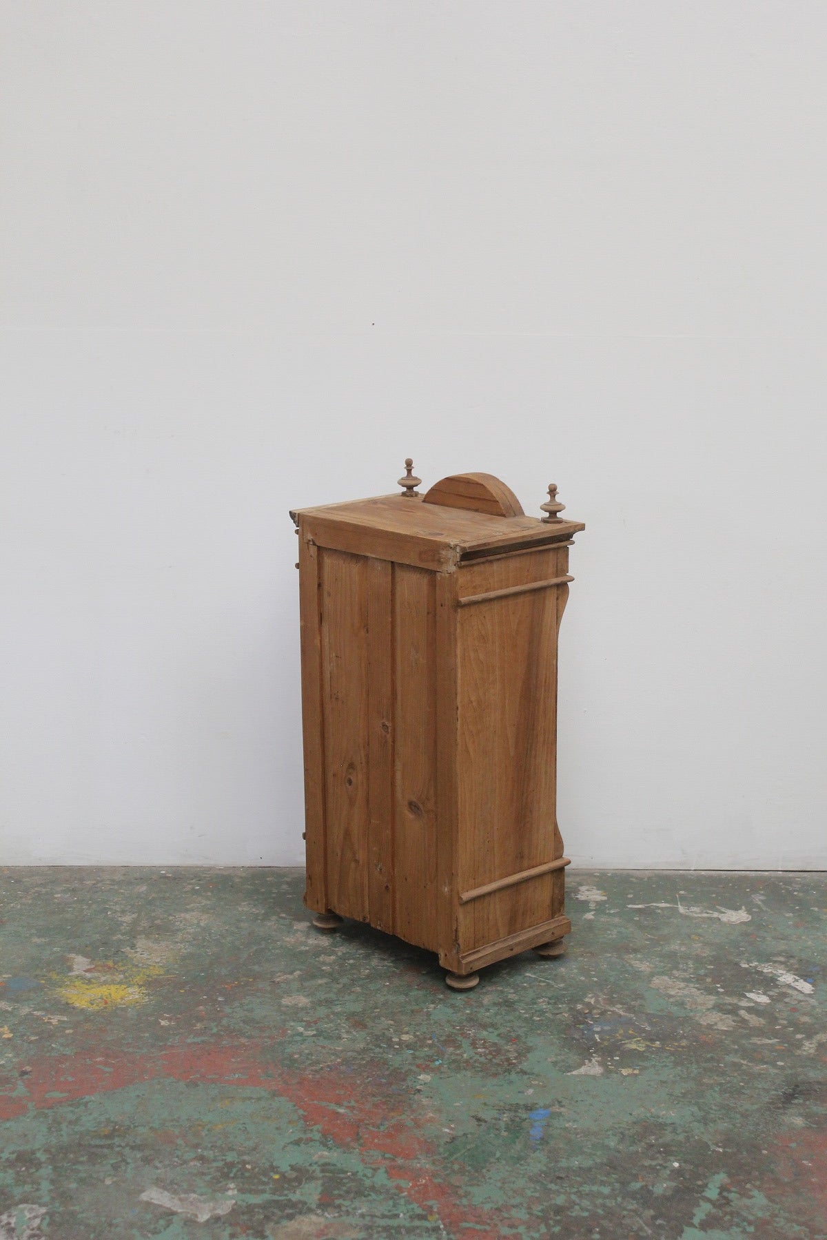 #0833 C miniature wardrobe
