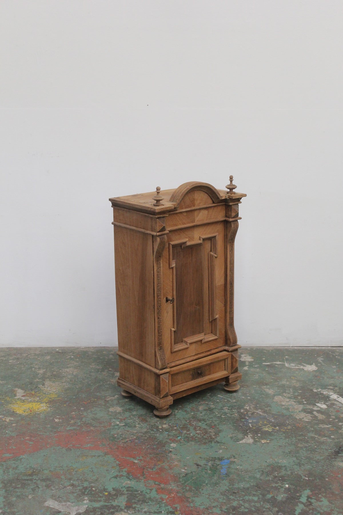 #0833 C miniature wardrobe