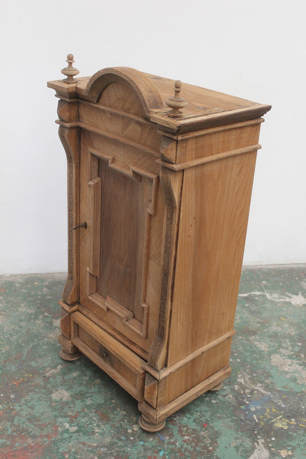#0833 C miniature wardrobe