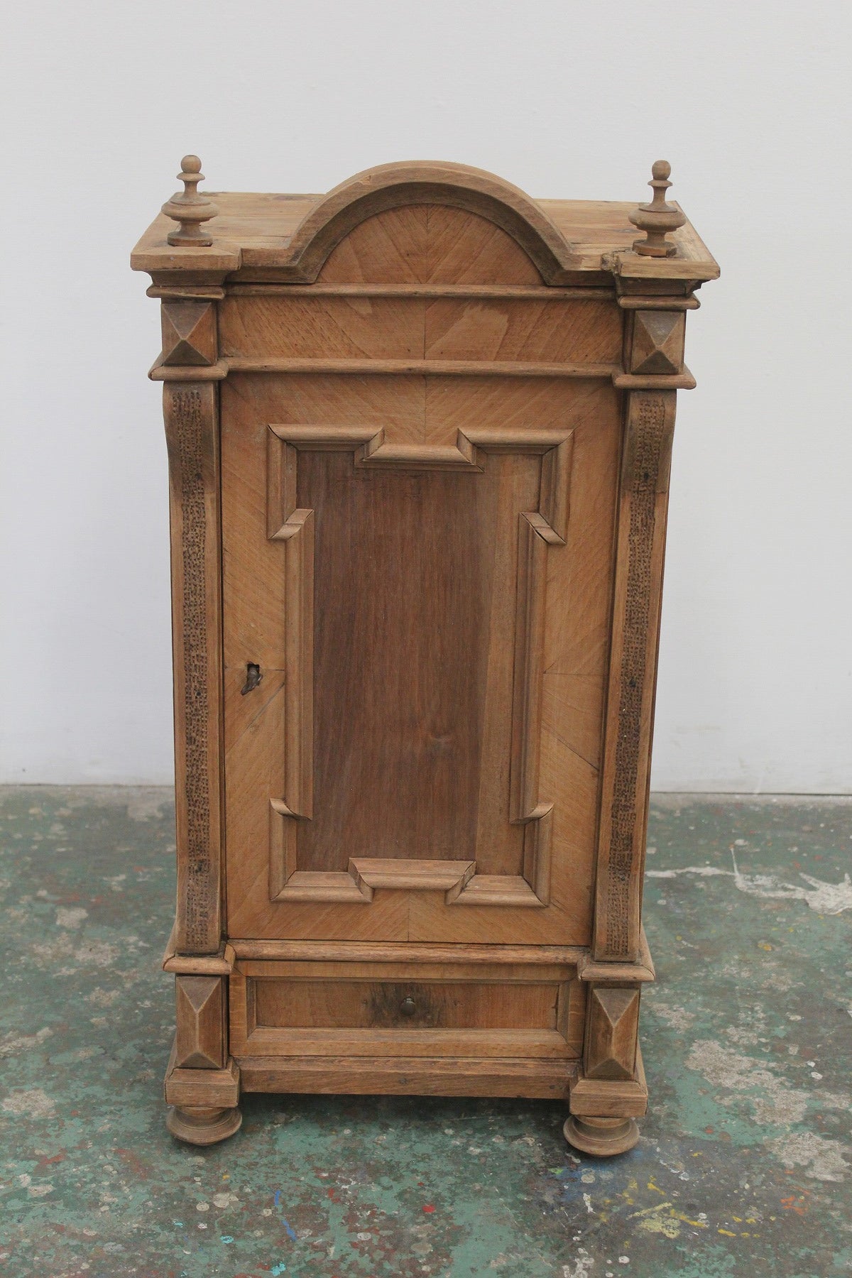 #0833 C miniature wardrobe