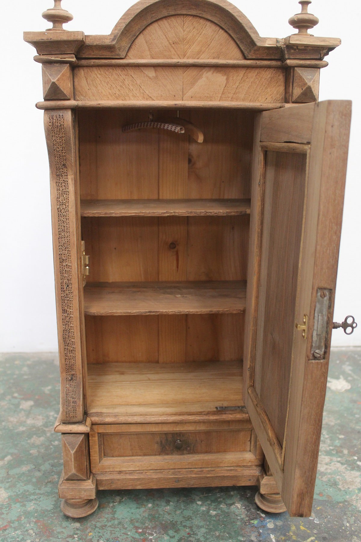 #0833 C miniature wardrobe