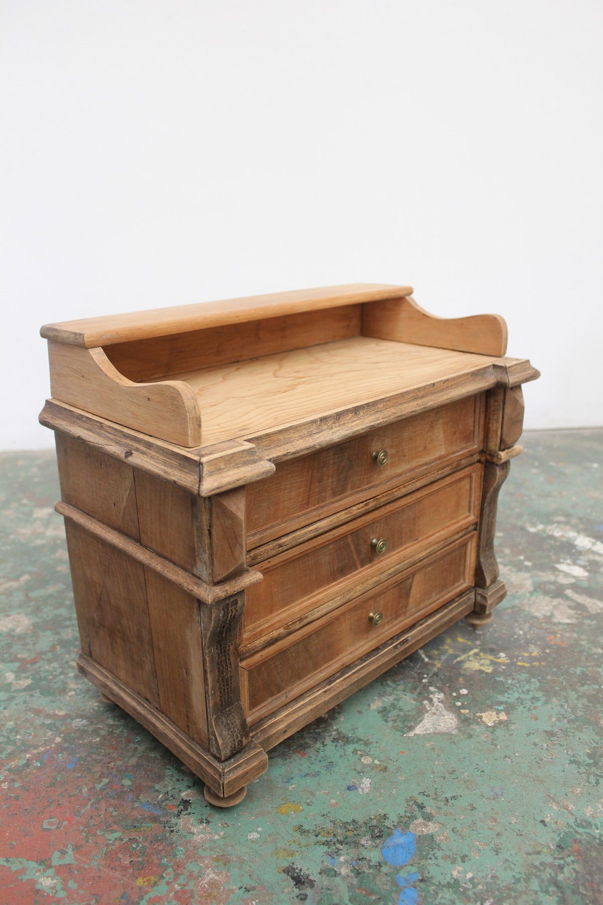 #0833 D miniature chest