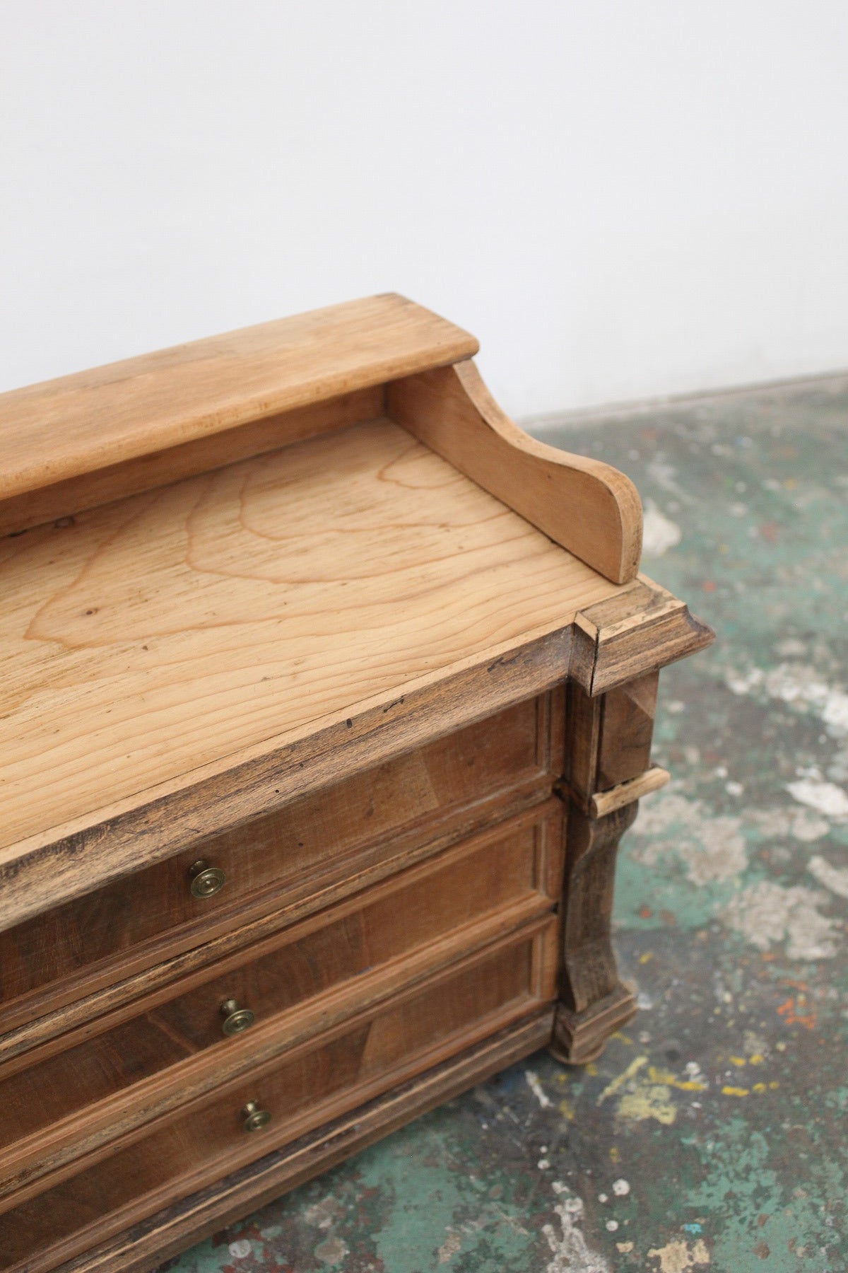 #0833 D miniature chest
