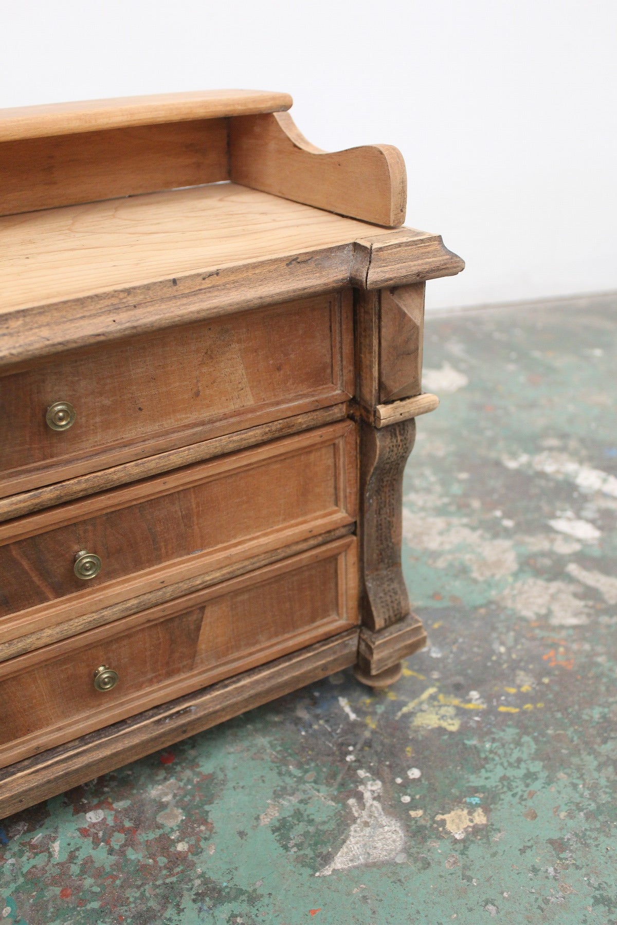 #0833 D miniature chest