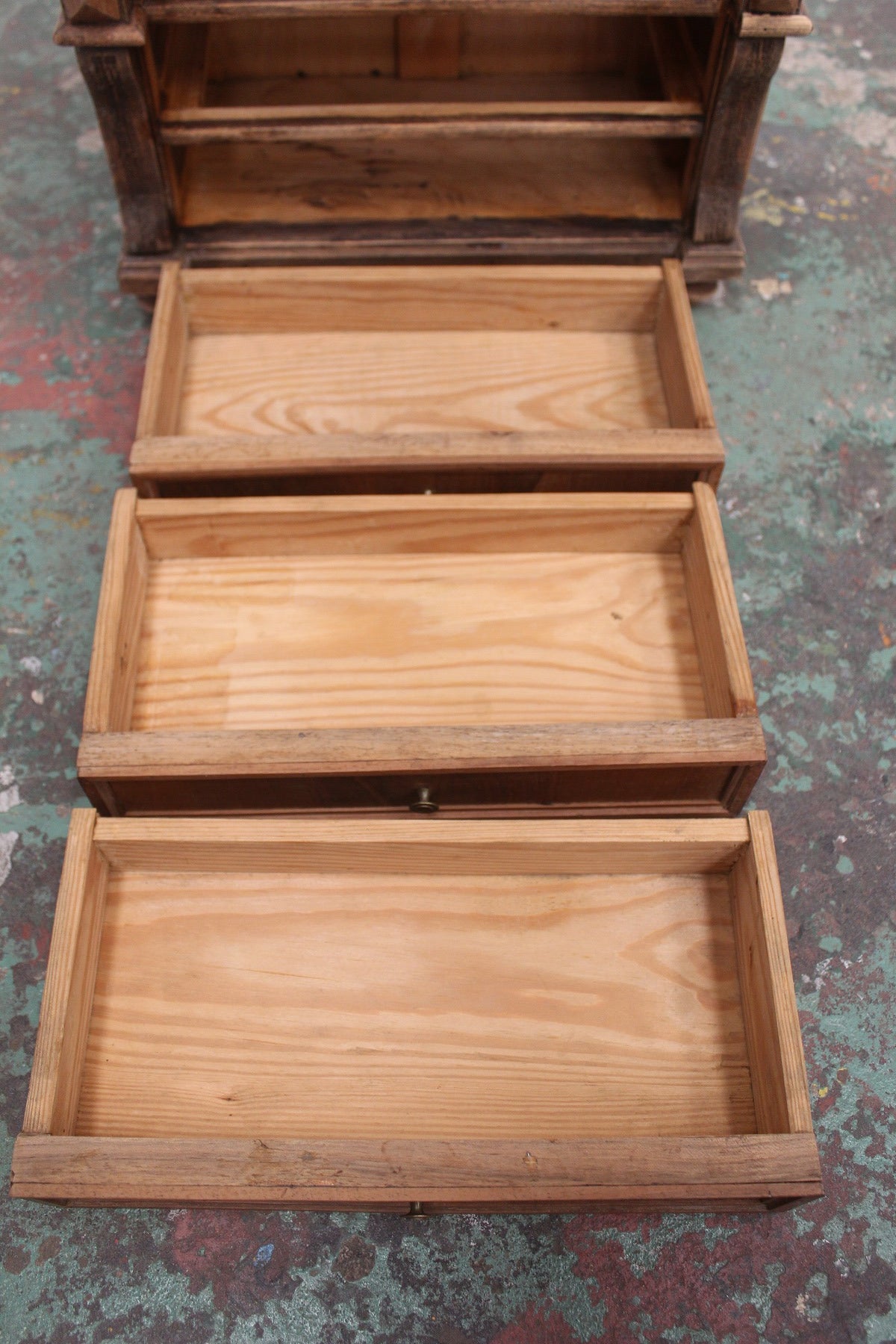 #0833 D miniature chest