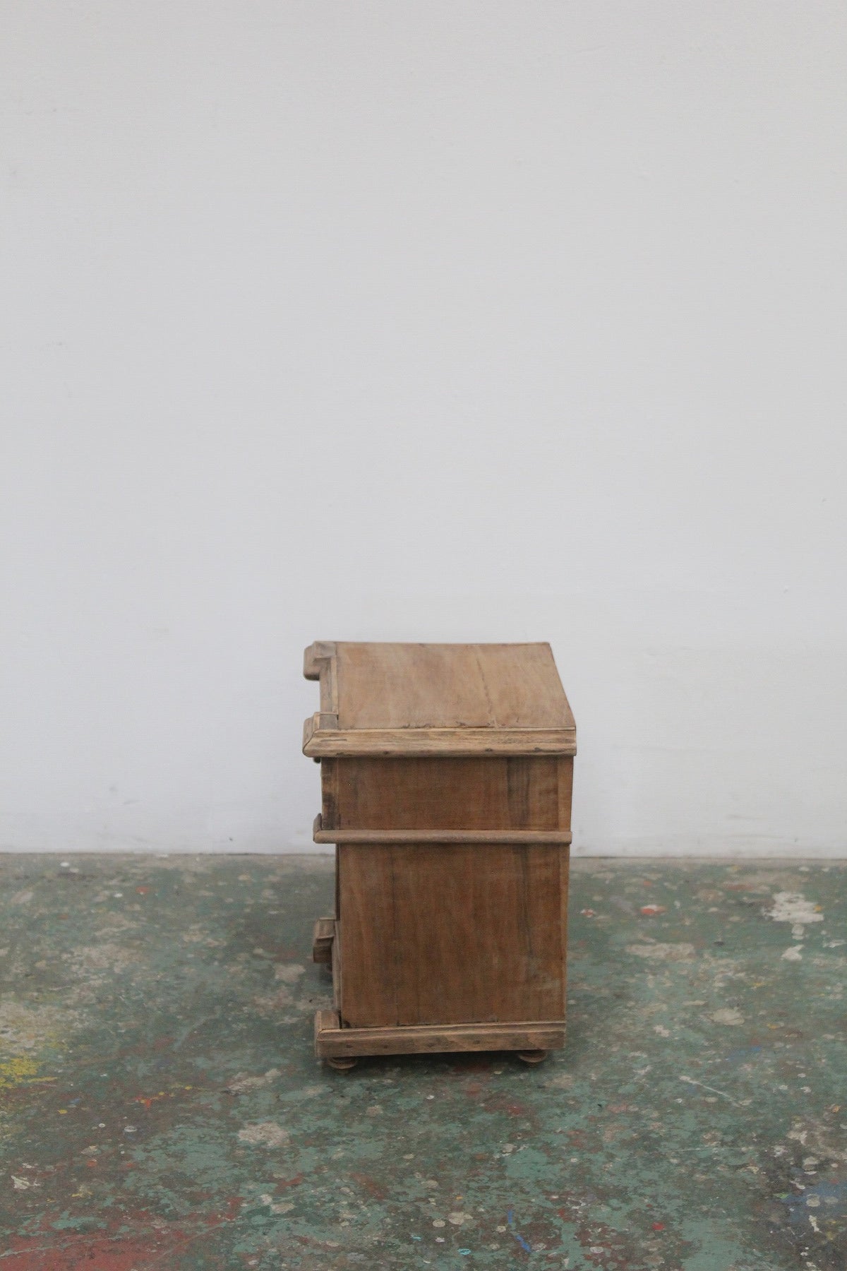 #0833 E miniature cabinet