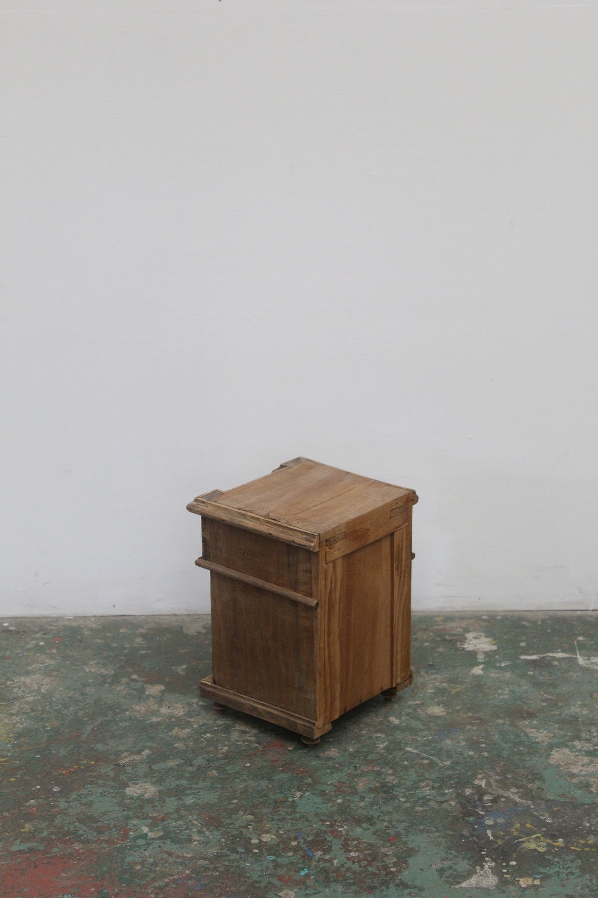 #0833 E miniature cabinet