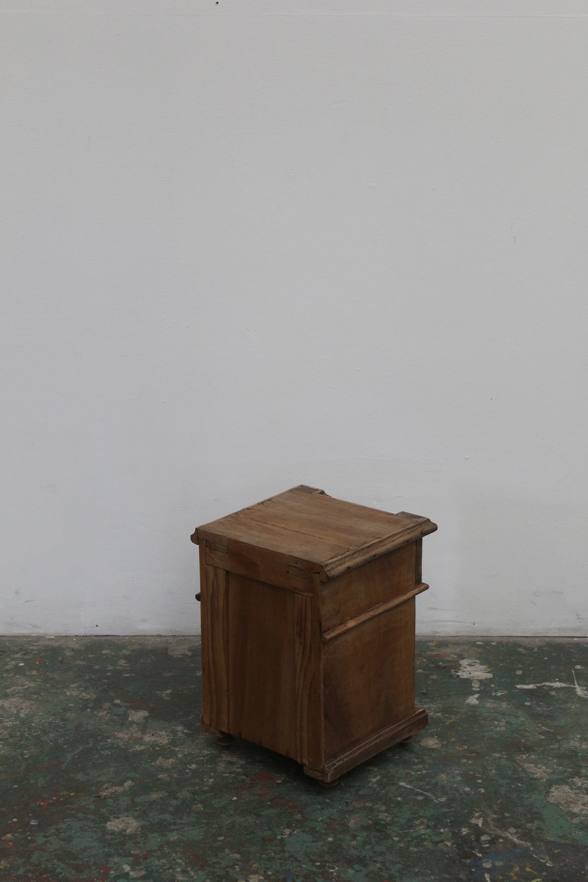 #0833 E miniature cabinet