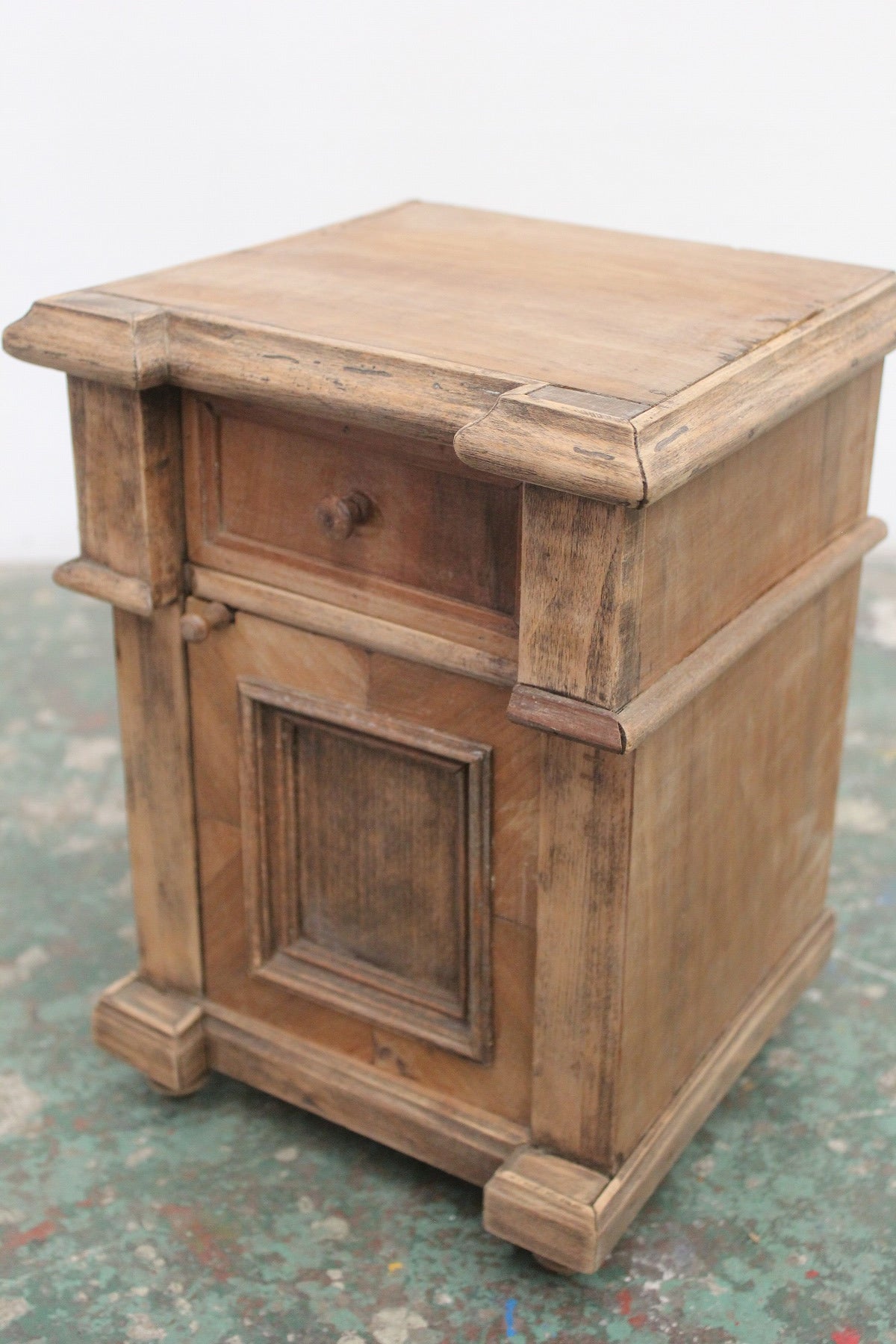 #0833 E miniature cabinet