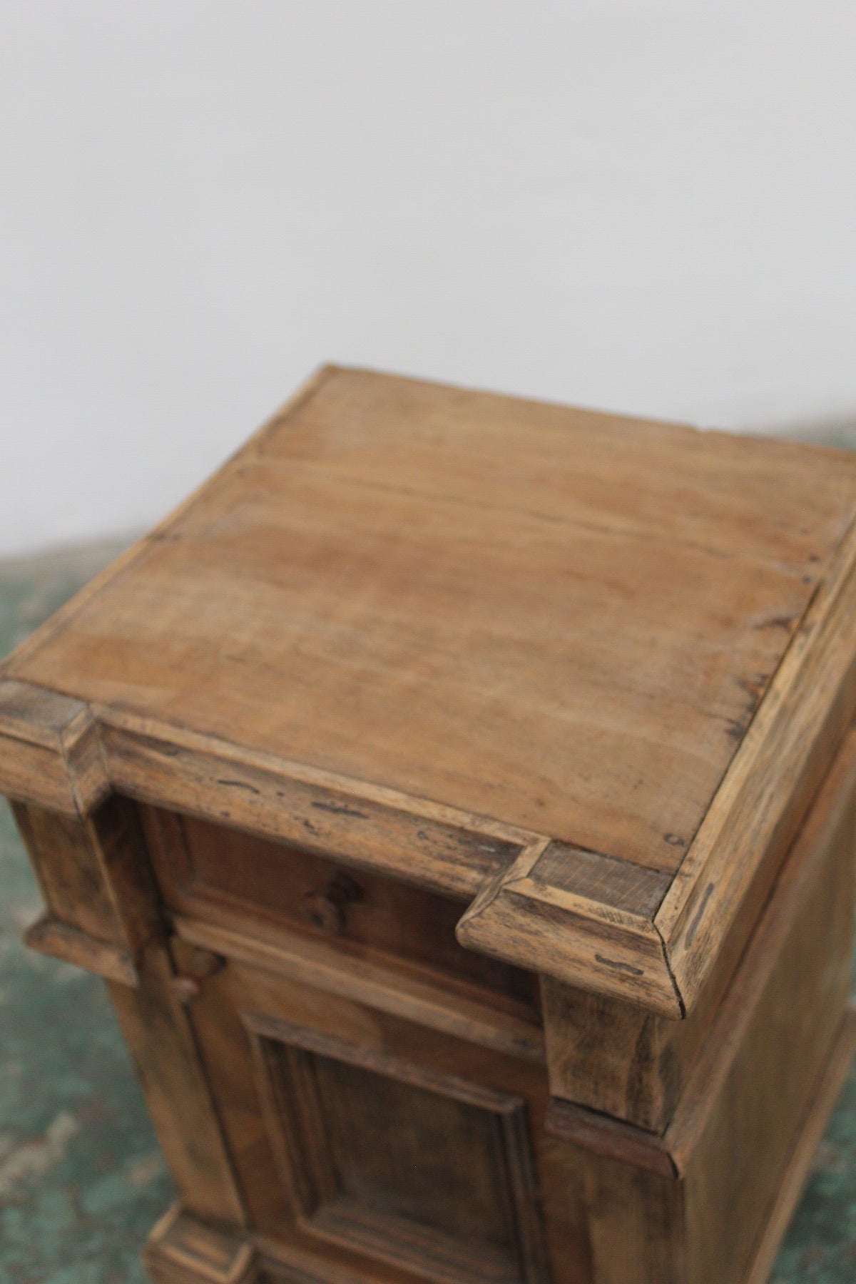 #0833 E miniature cabinet