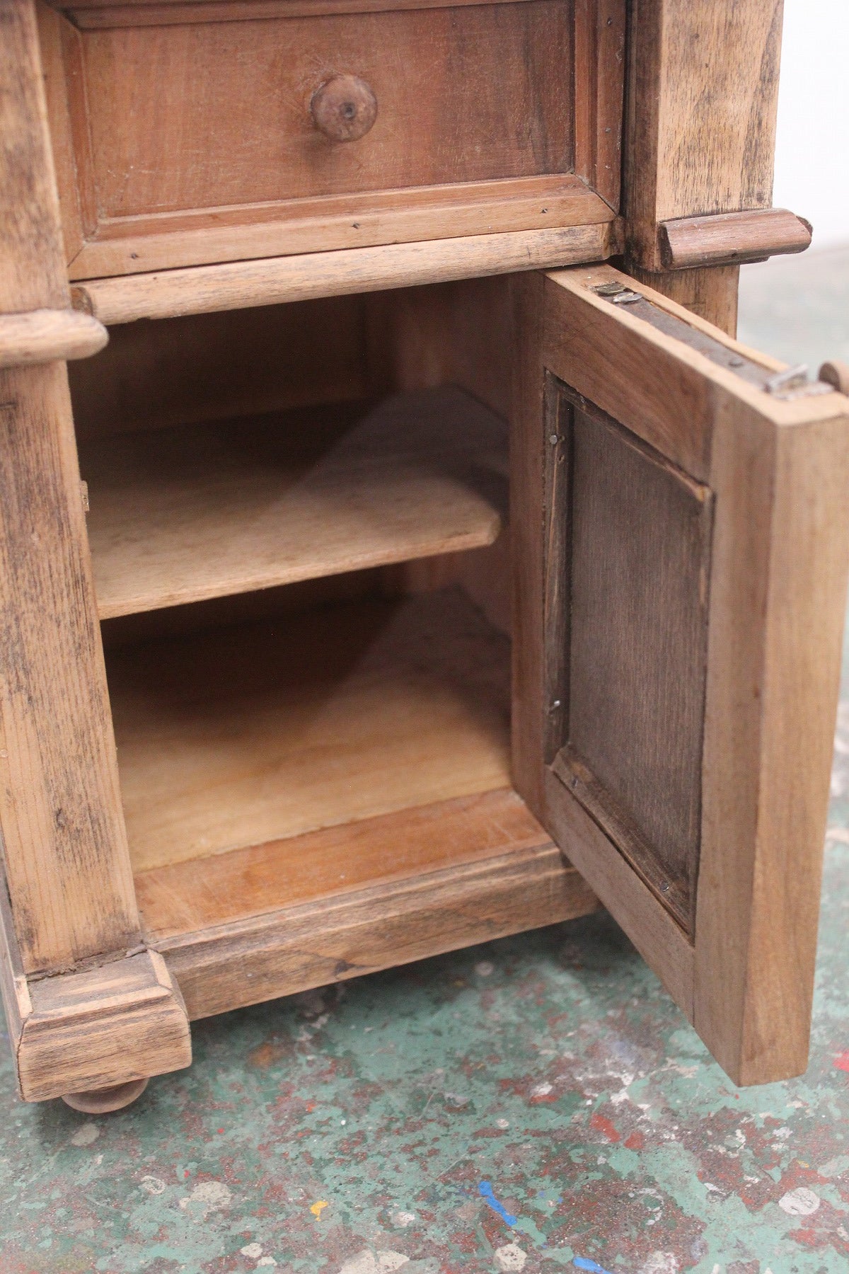 #0833 E miniature cabinet