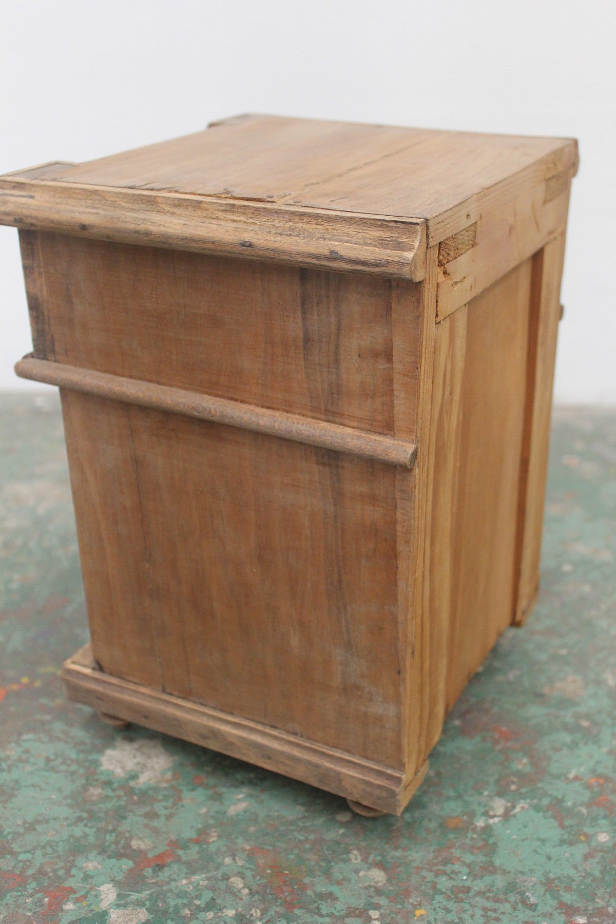 #0833 E miniature cabinet