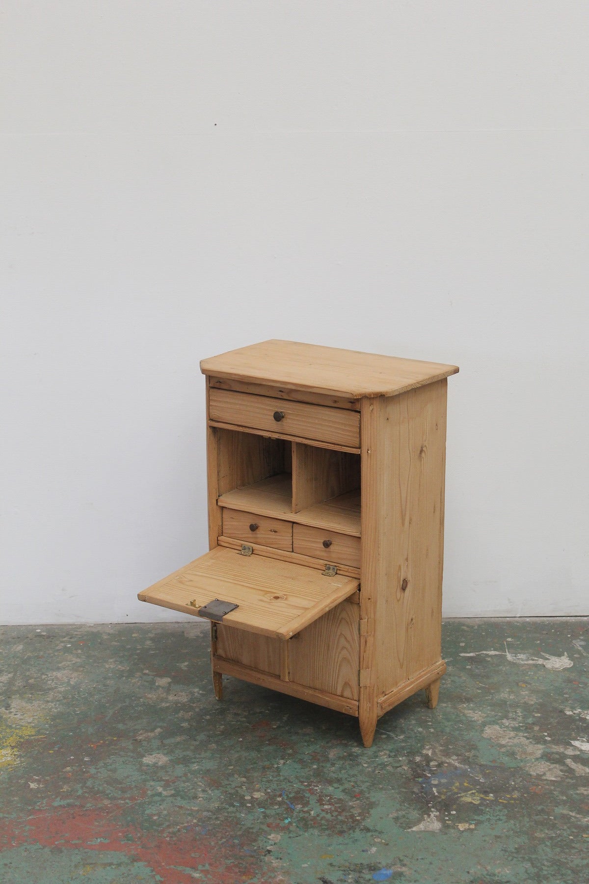 #0833 F miniature writing bureau