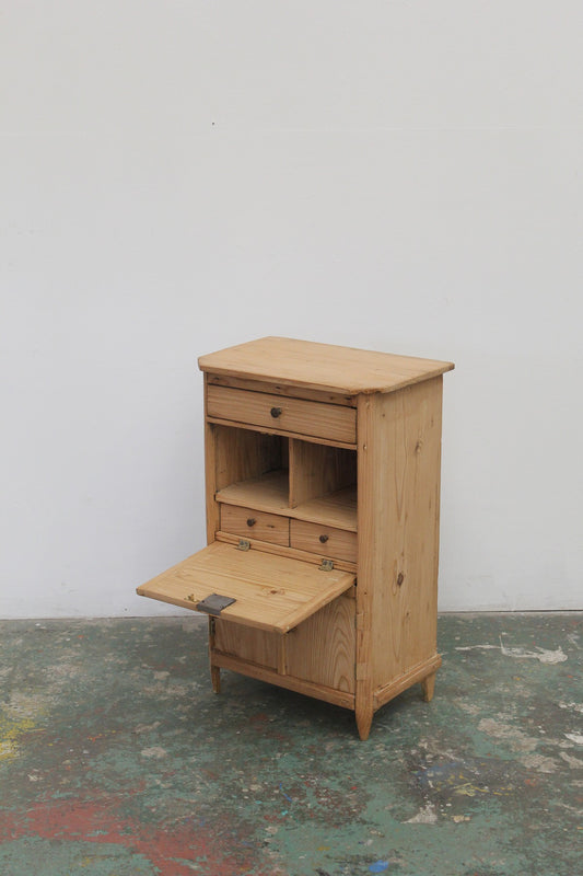 #0833 F miniature writing bureau