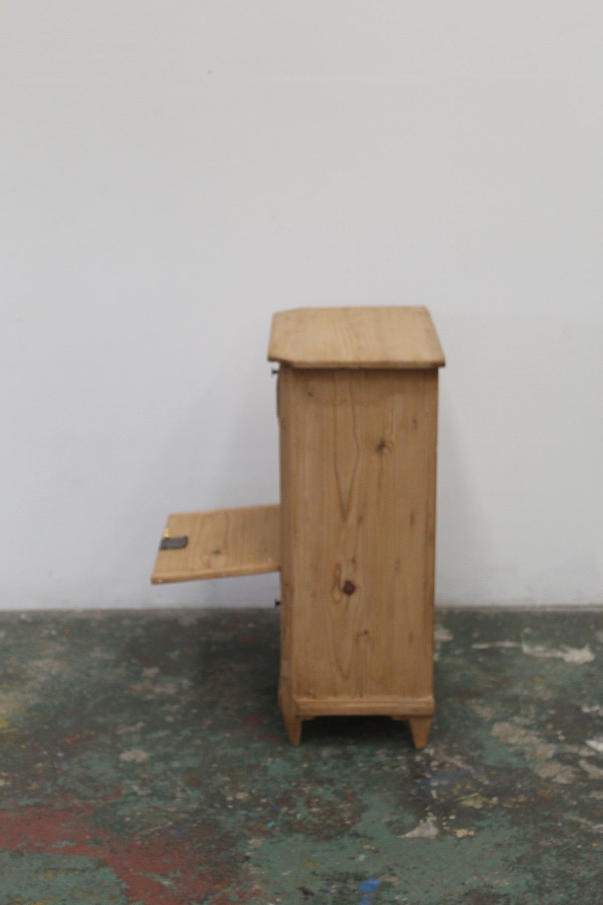 #0833 F miniature writing bureau