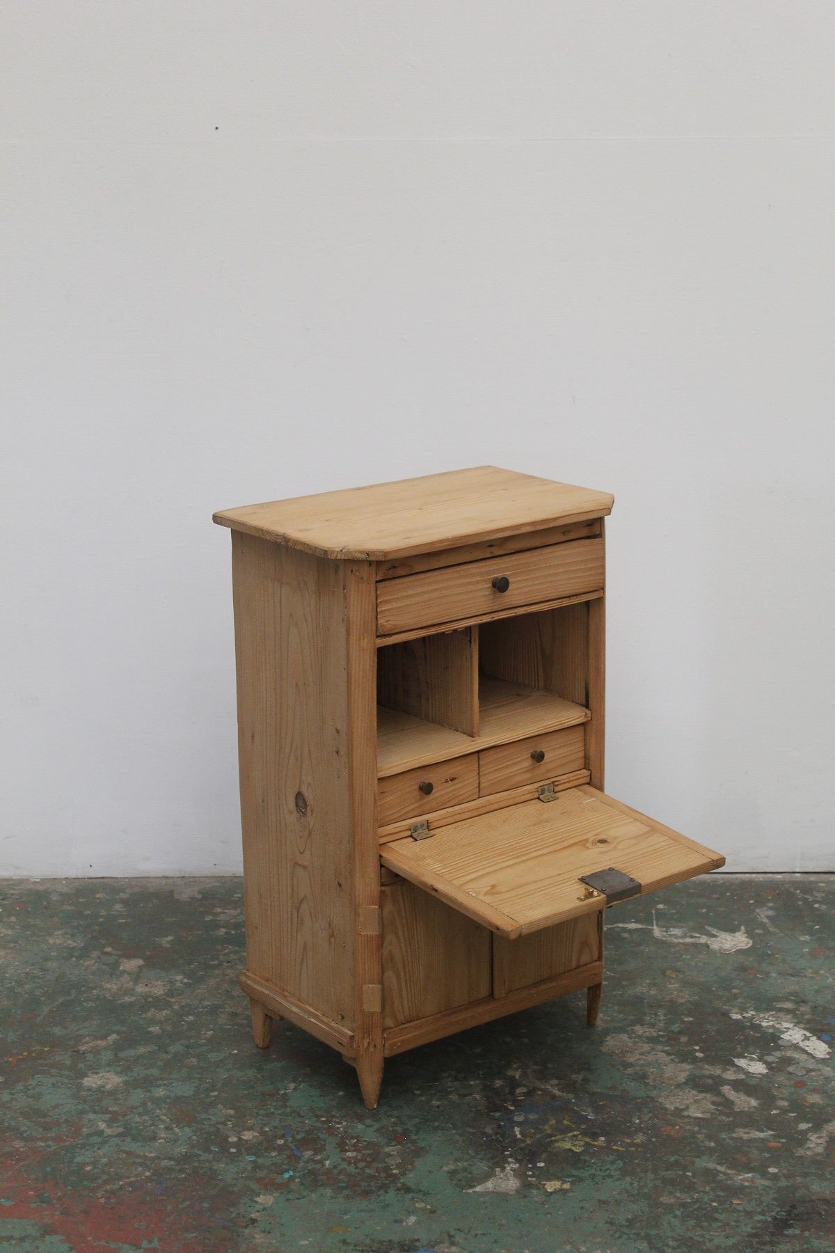 #0833 F miniature writing bureau