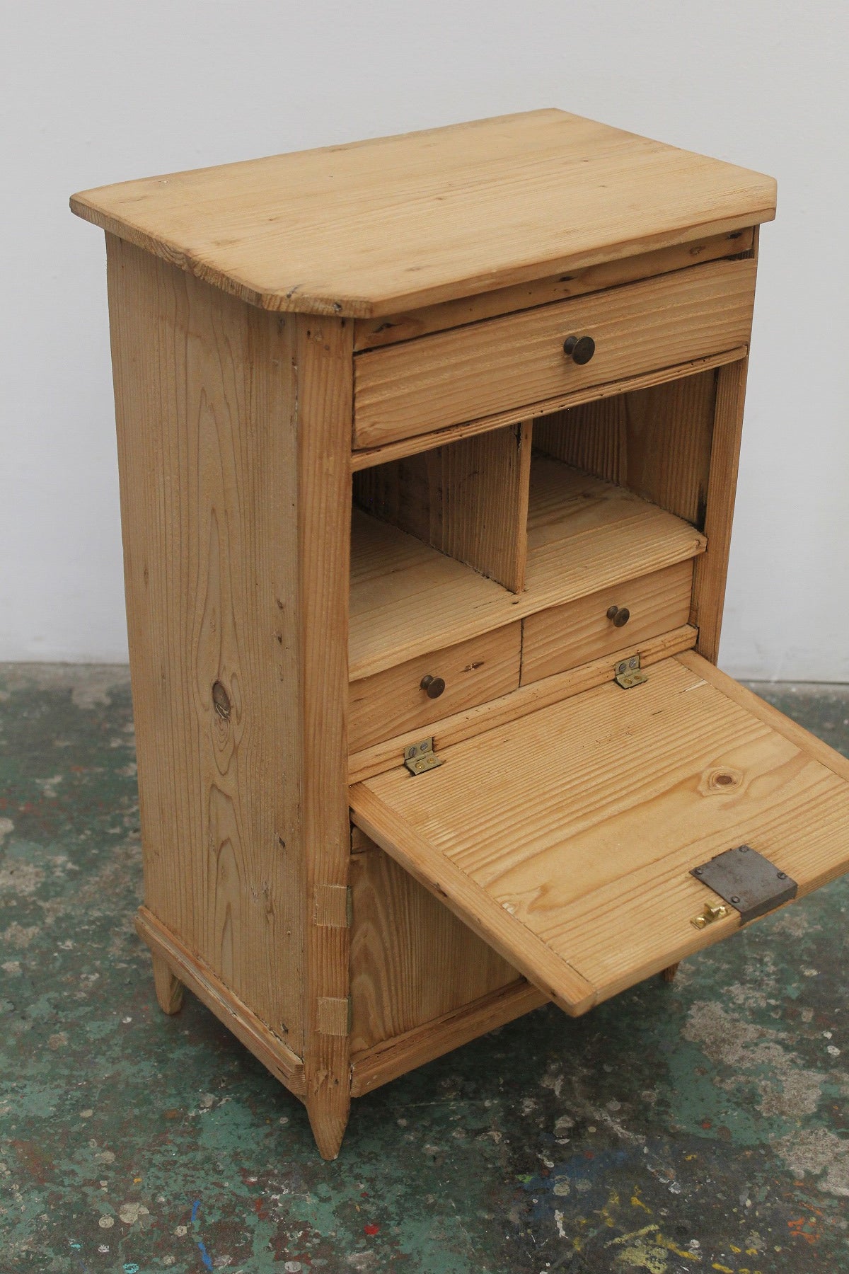 #0833 F miniature writing bureau