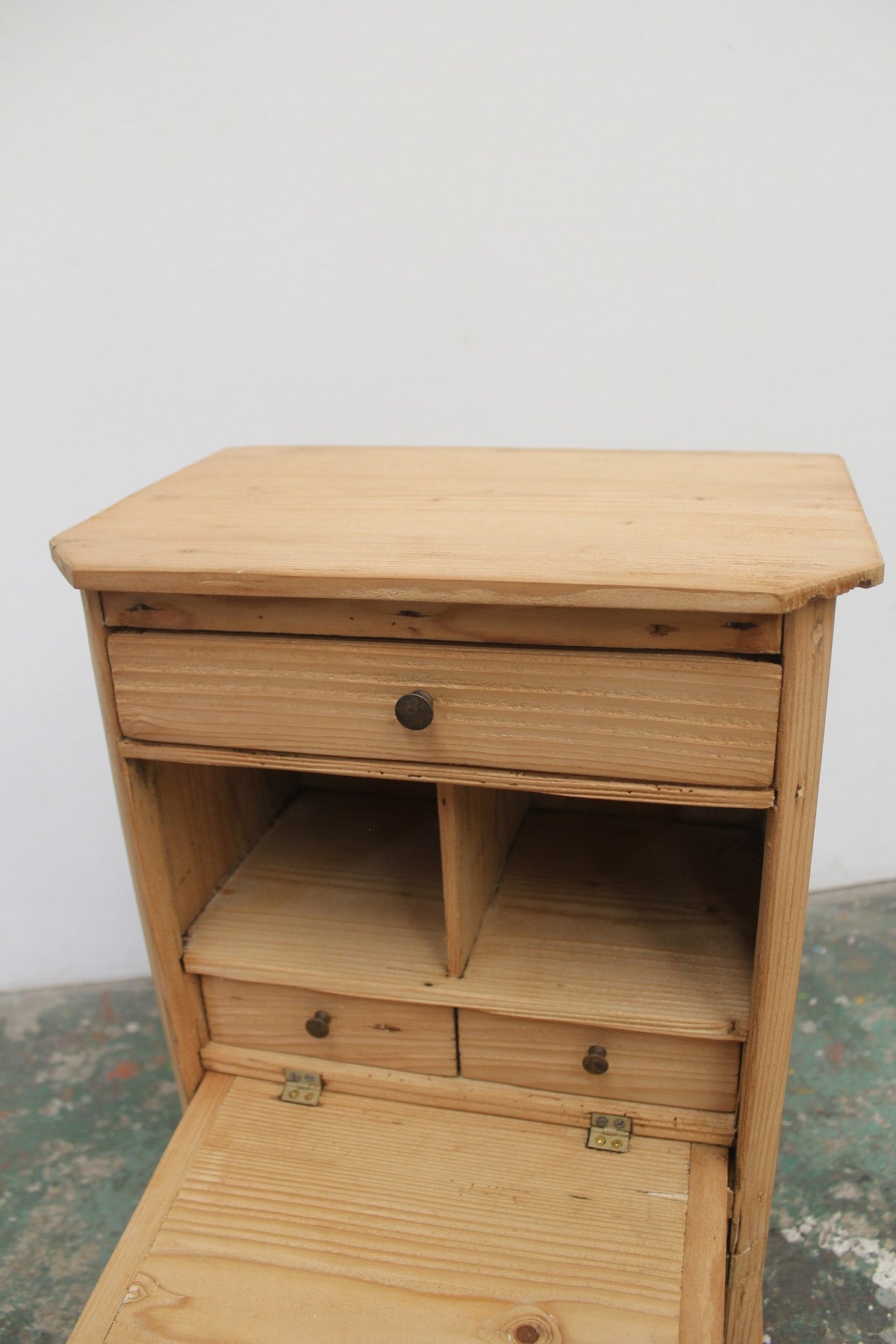 #0833 F miniature writing bureau