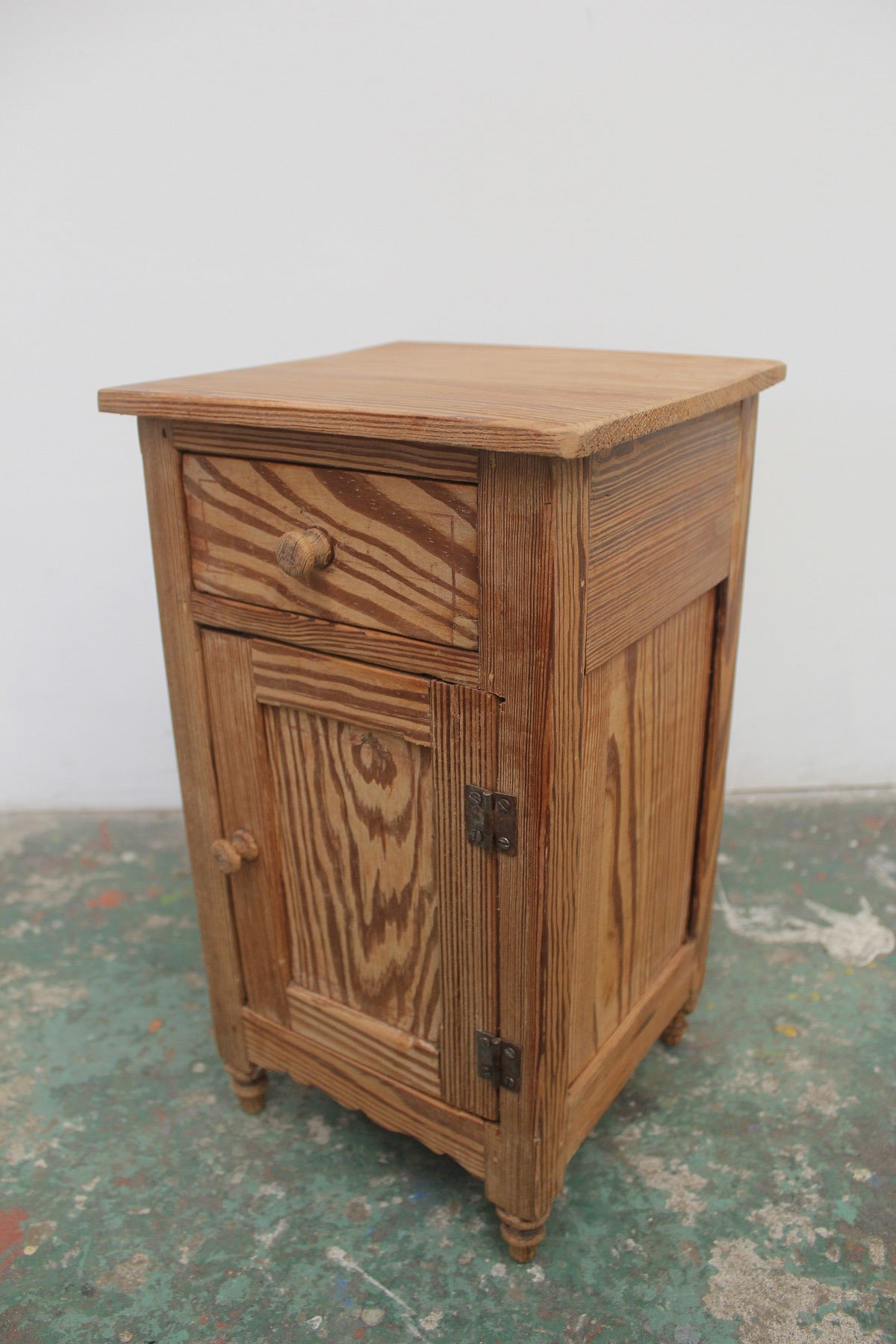 #0833 G miniature cabinet