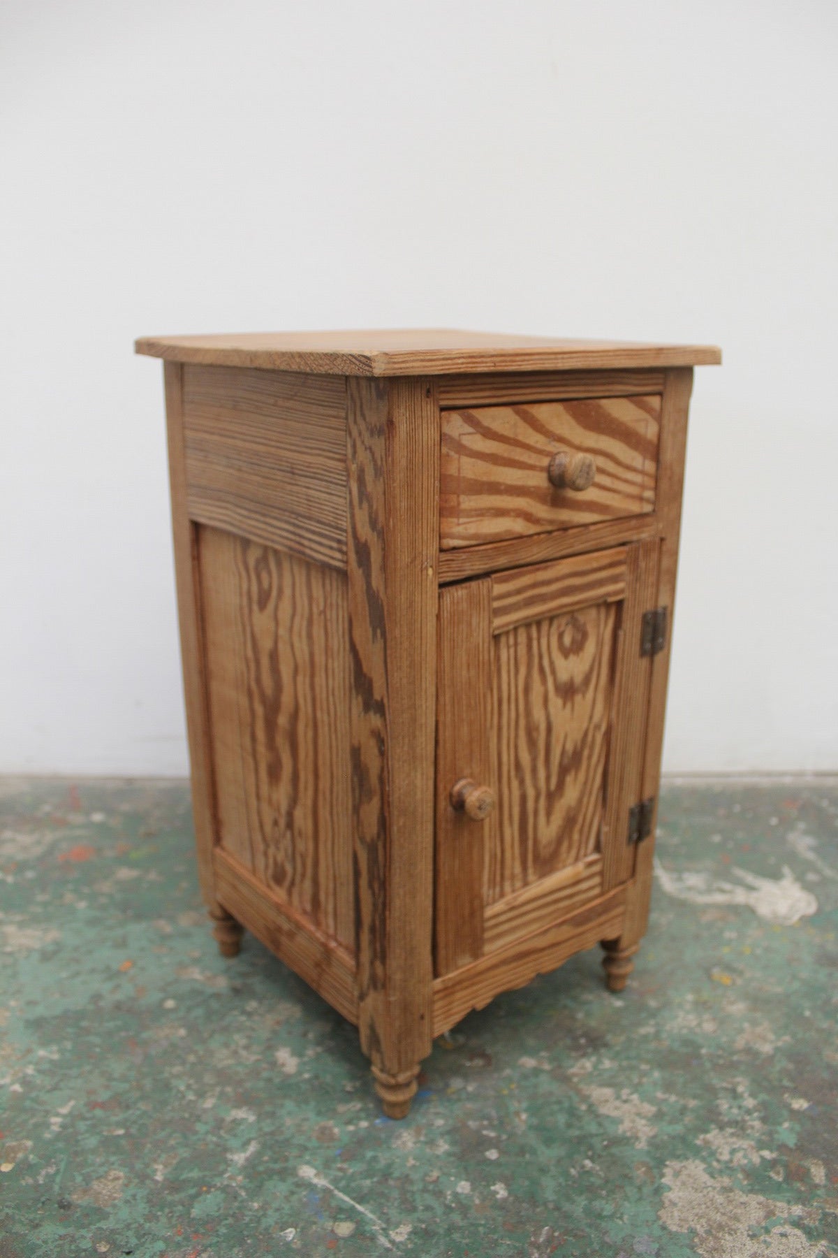 #0833 G miniature cabinet