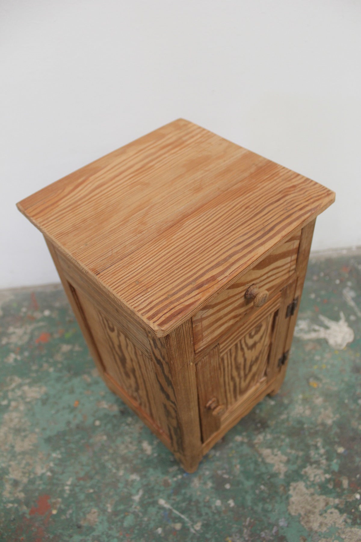 #0833 G miniature cabinet