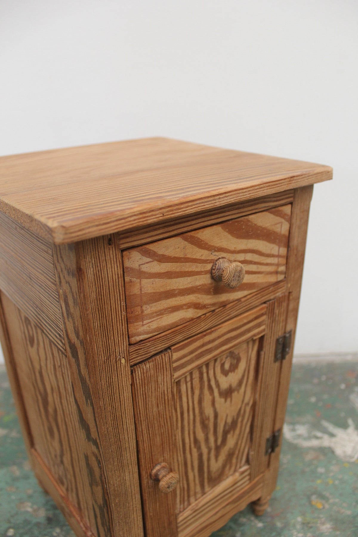 #0833 G miniature cabinet