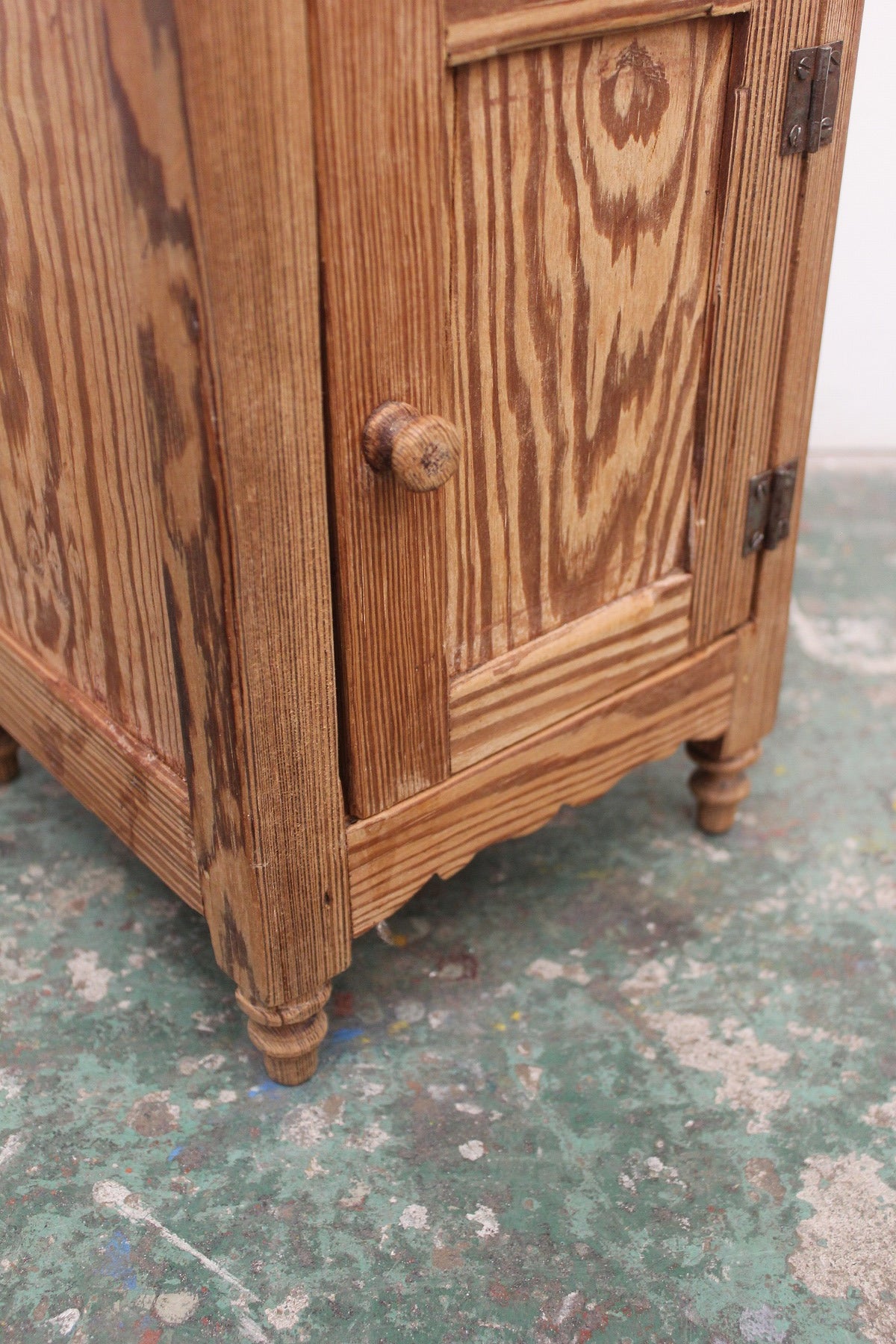 #0833 G miniature cabinet