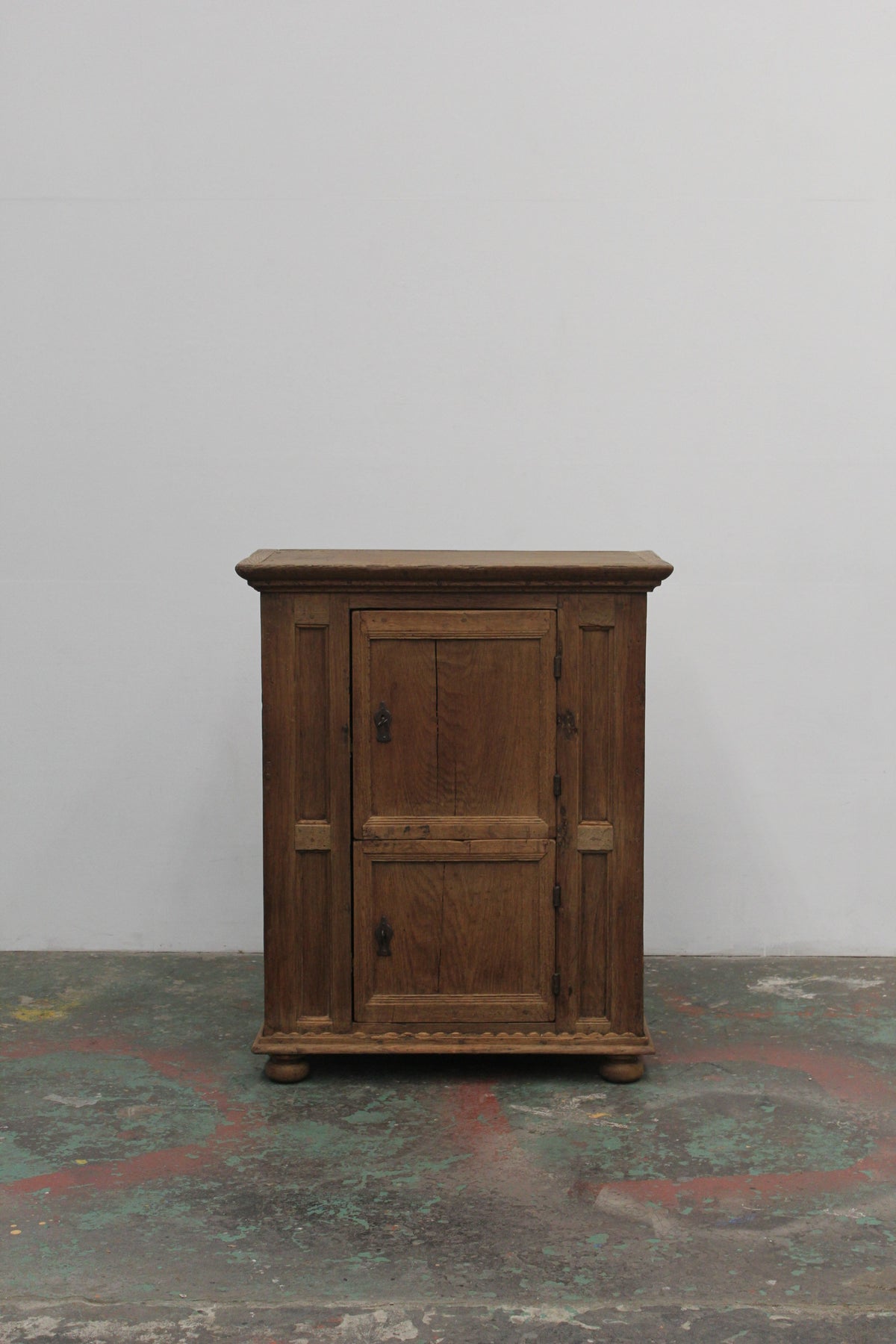 #1166 cabinet