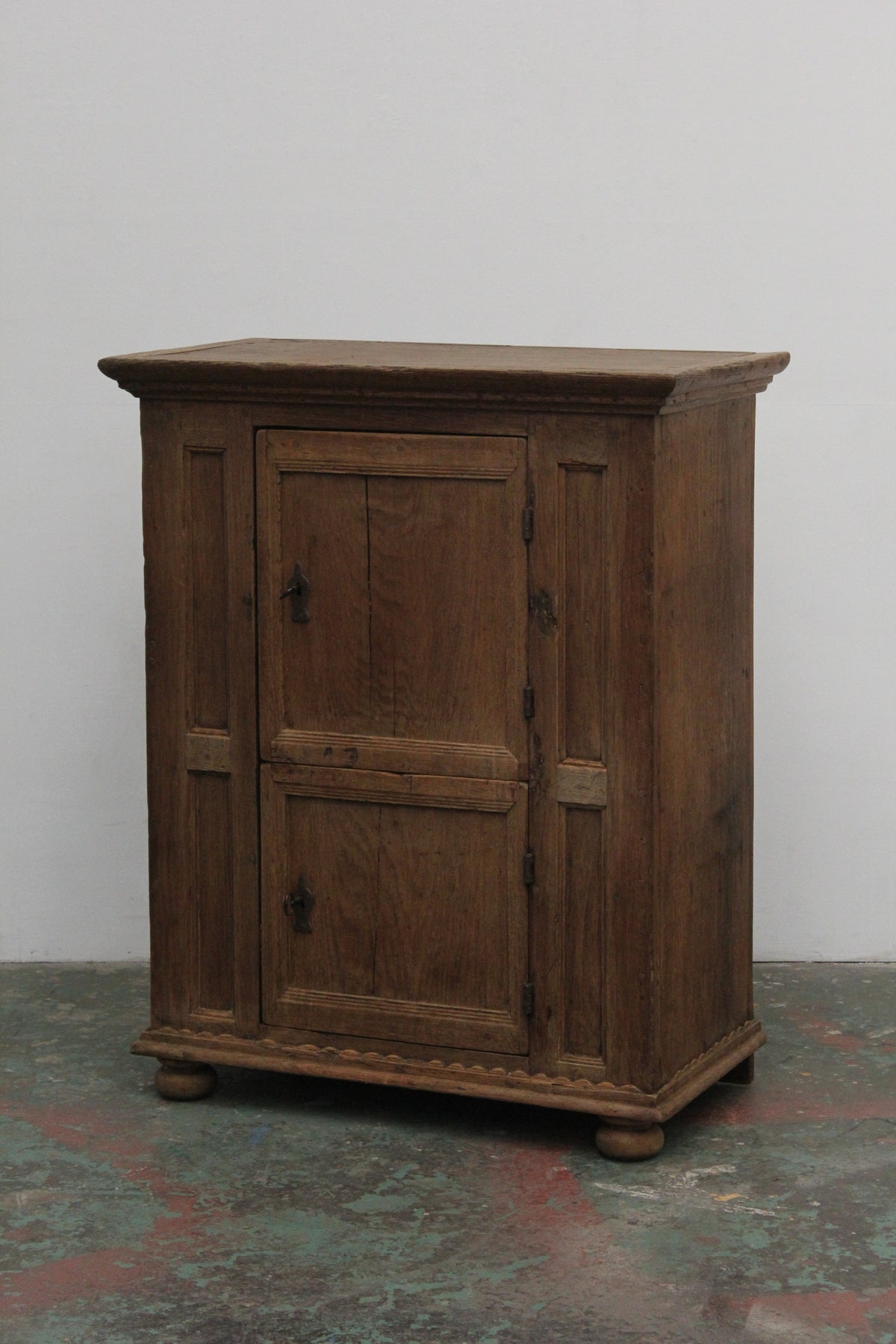 #1166 cabinet