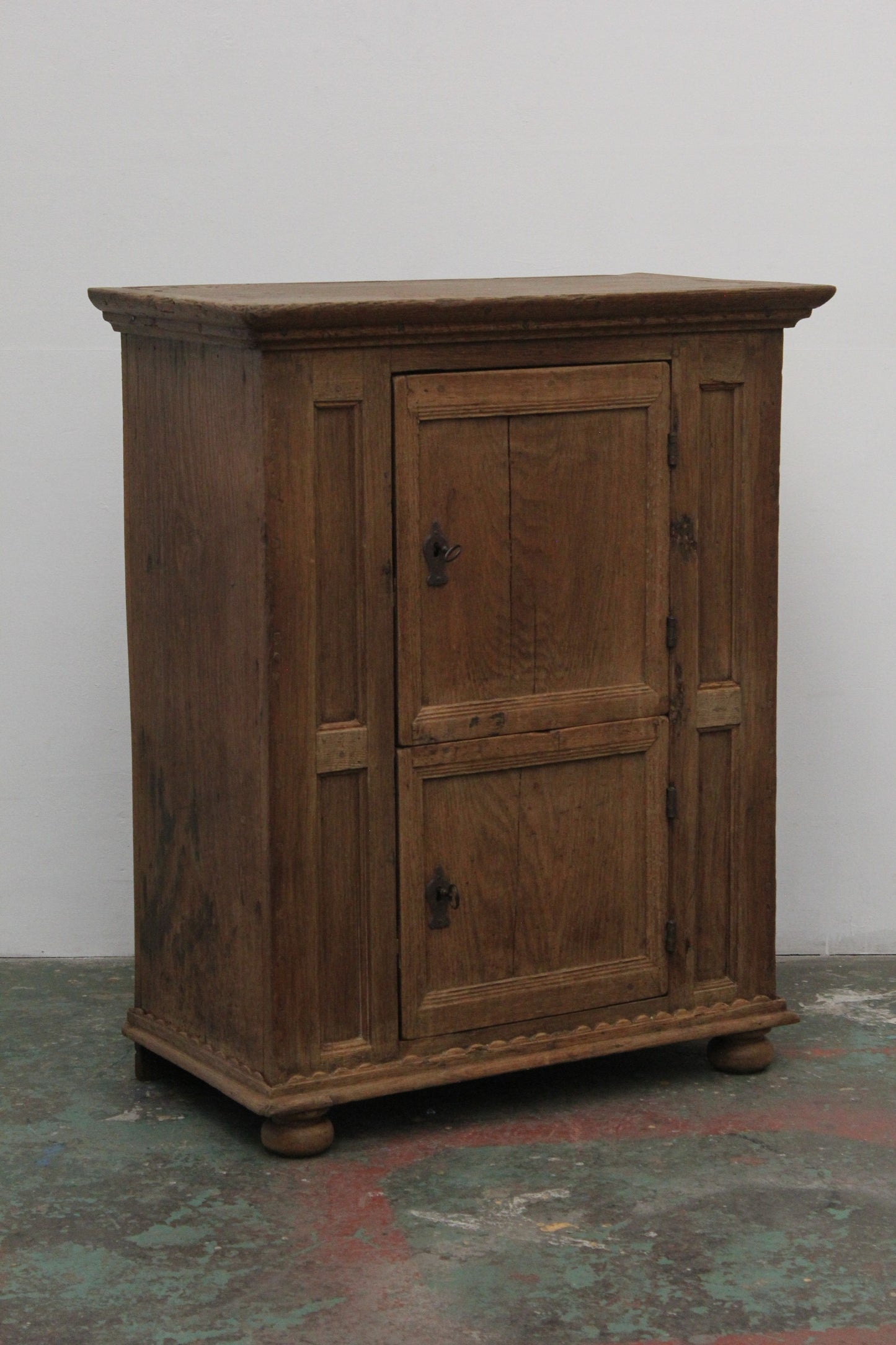 #1166 cabinet