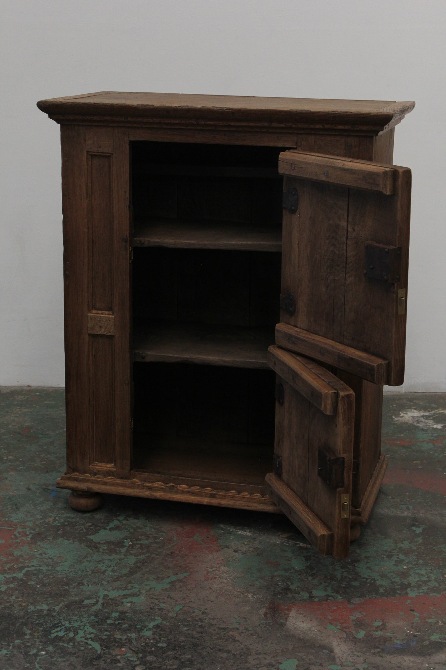 #1166 cabinet