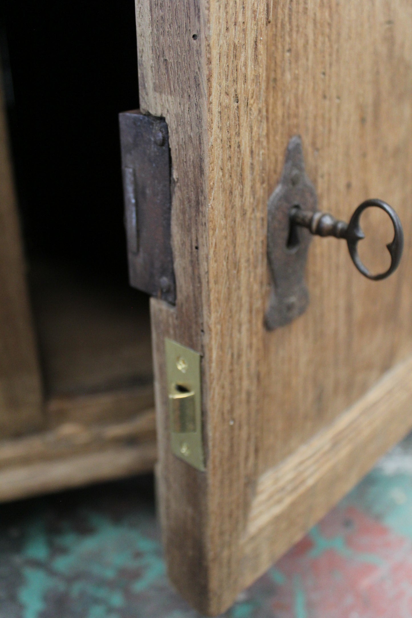 #1166 cabinet
