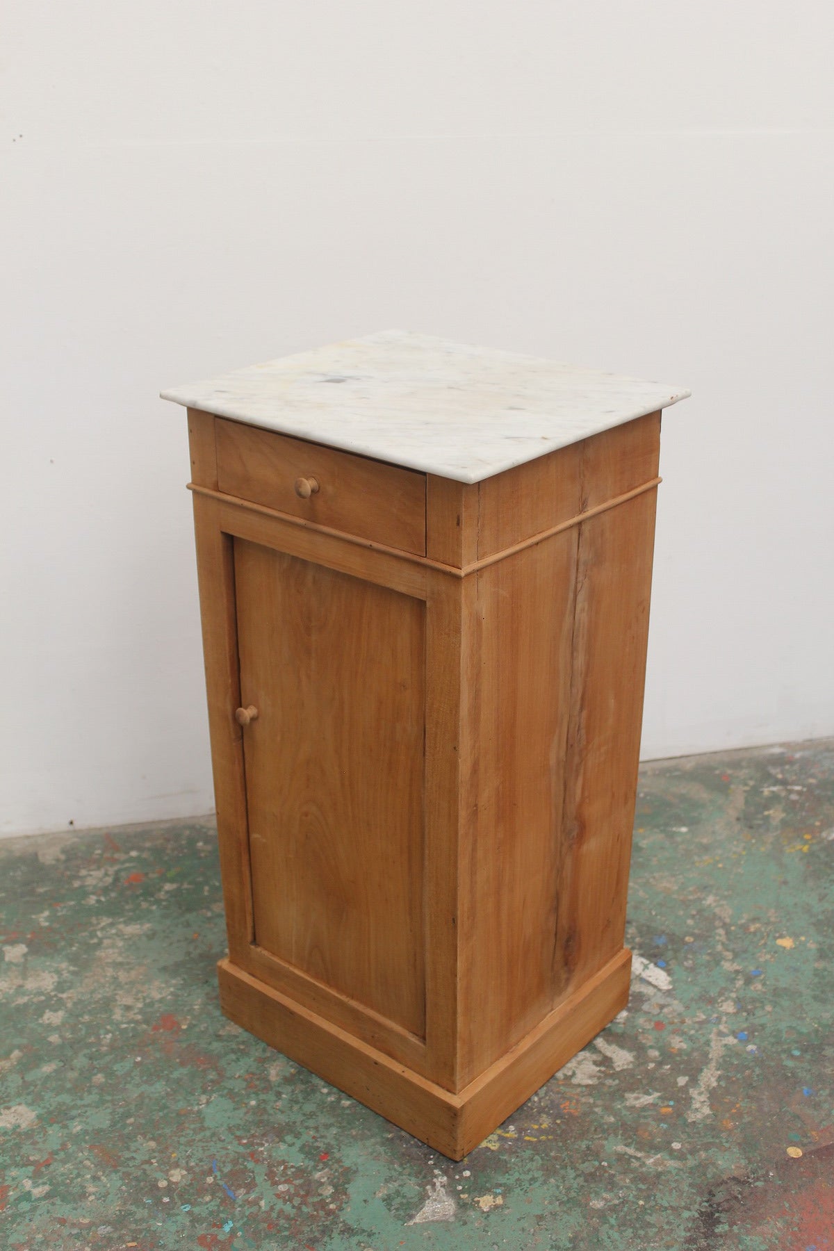 #0898 cabinet