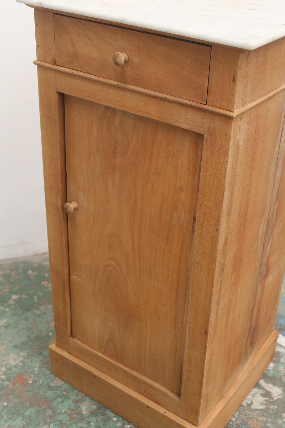 #0898 cabinet