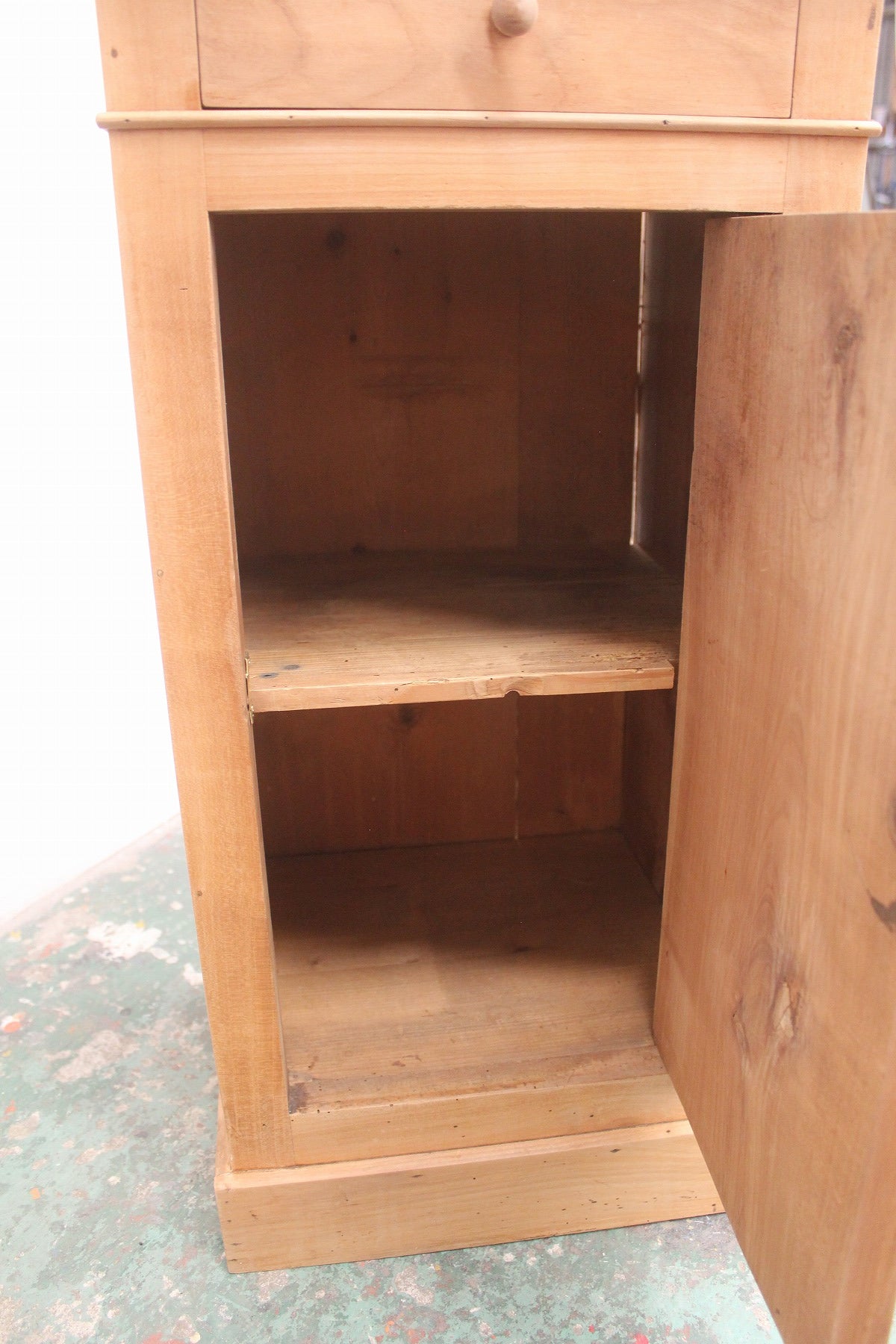#0898 cabinet
