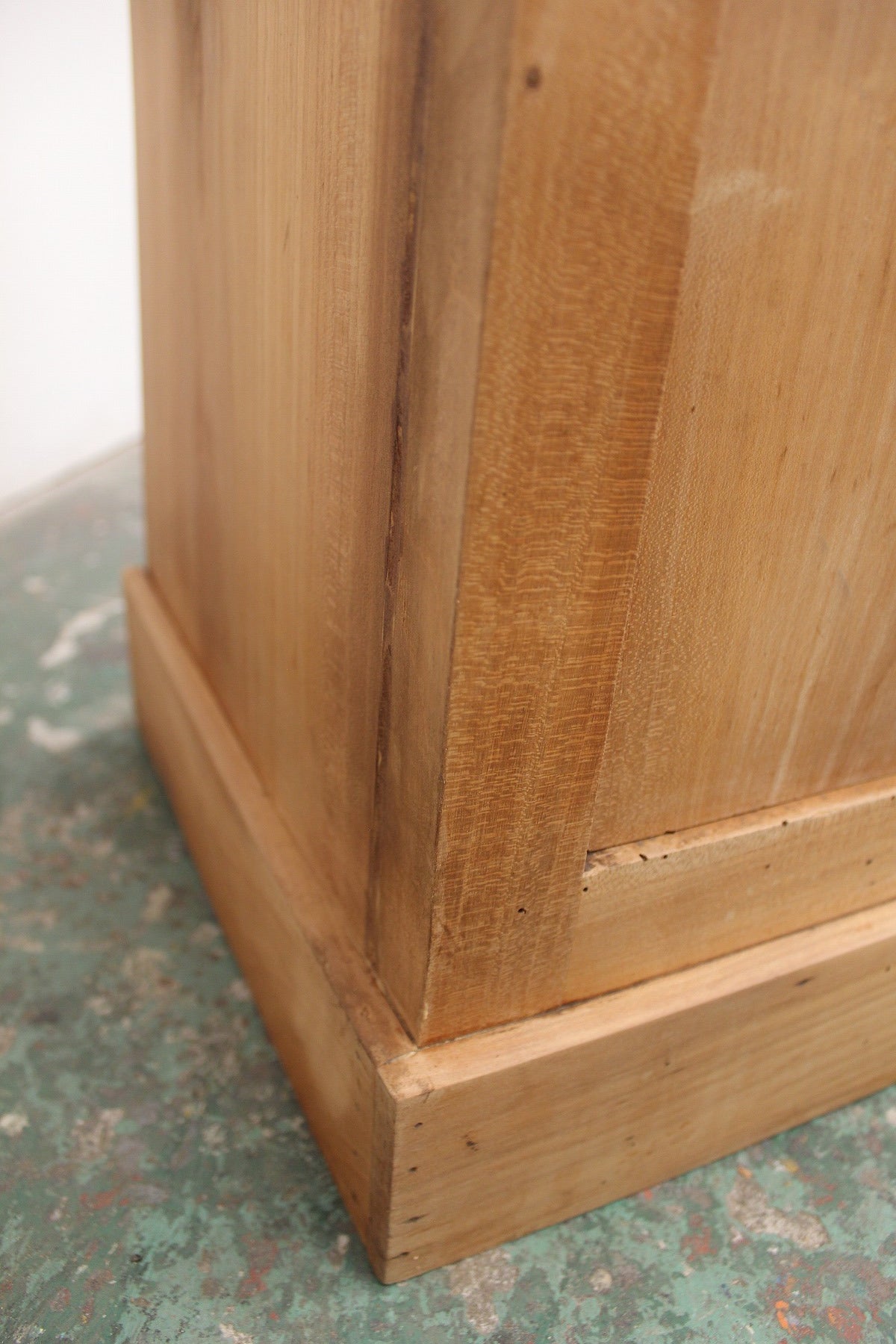 #0898 cabinet