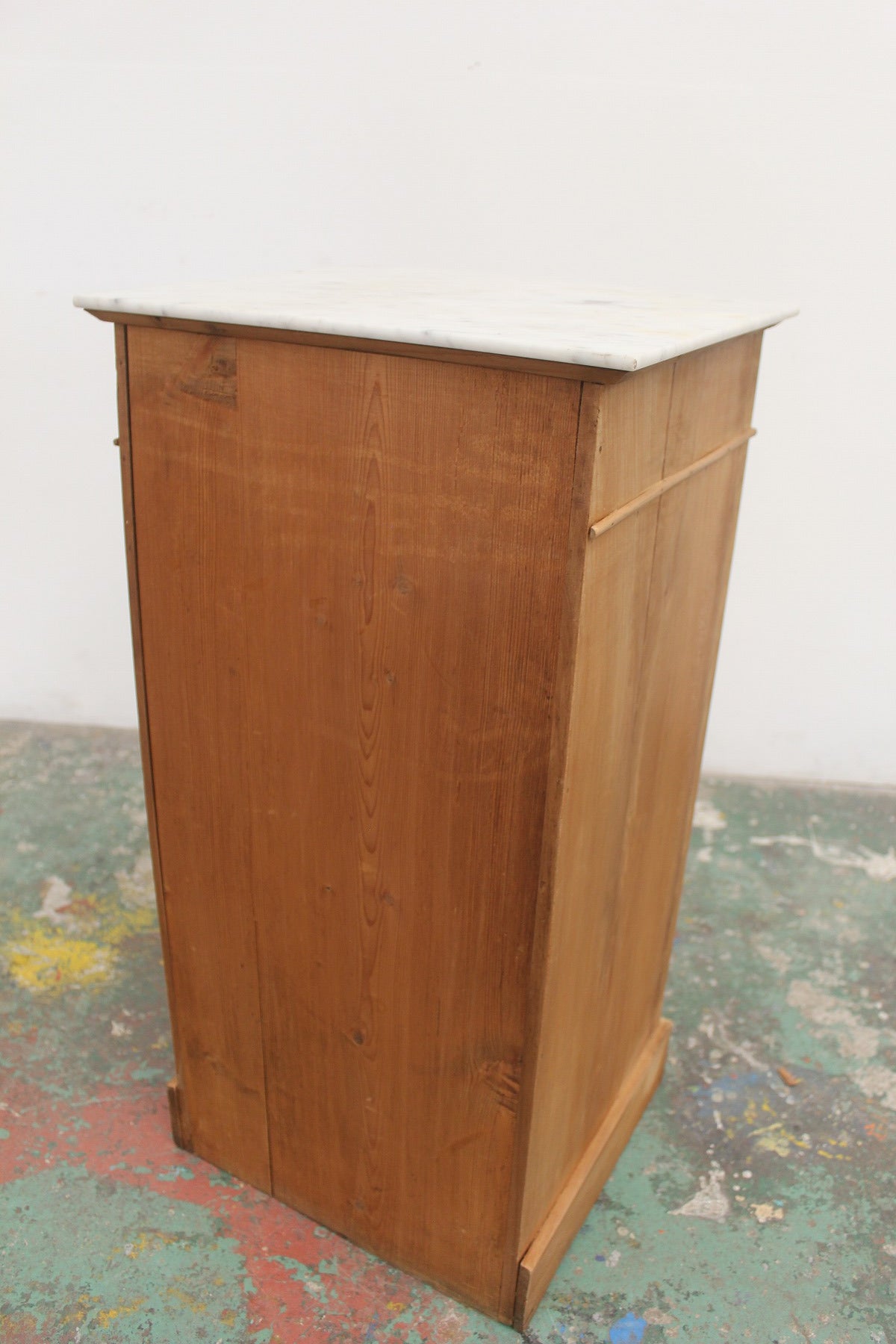 #0898 cabinet