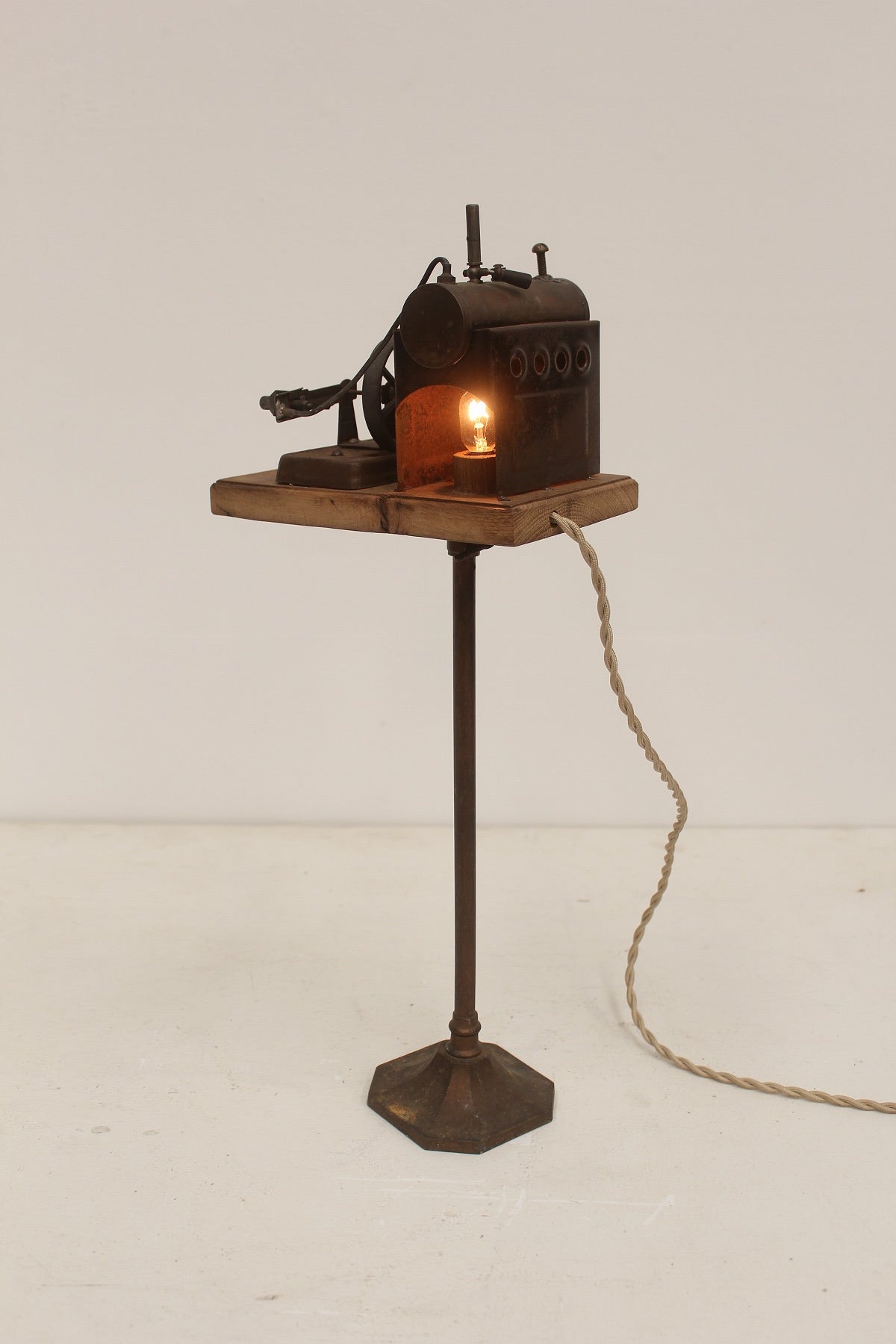 #0902 lamp