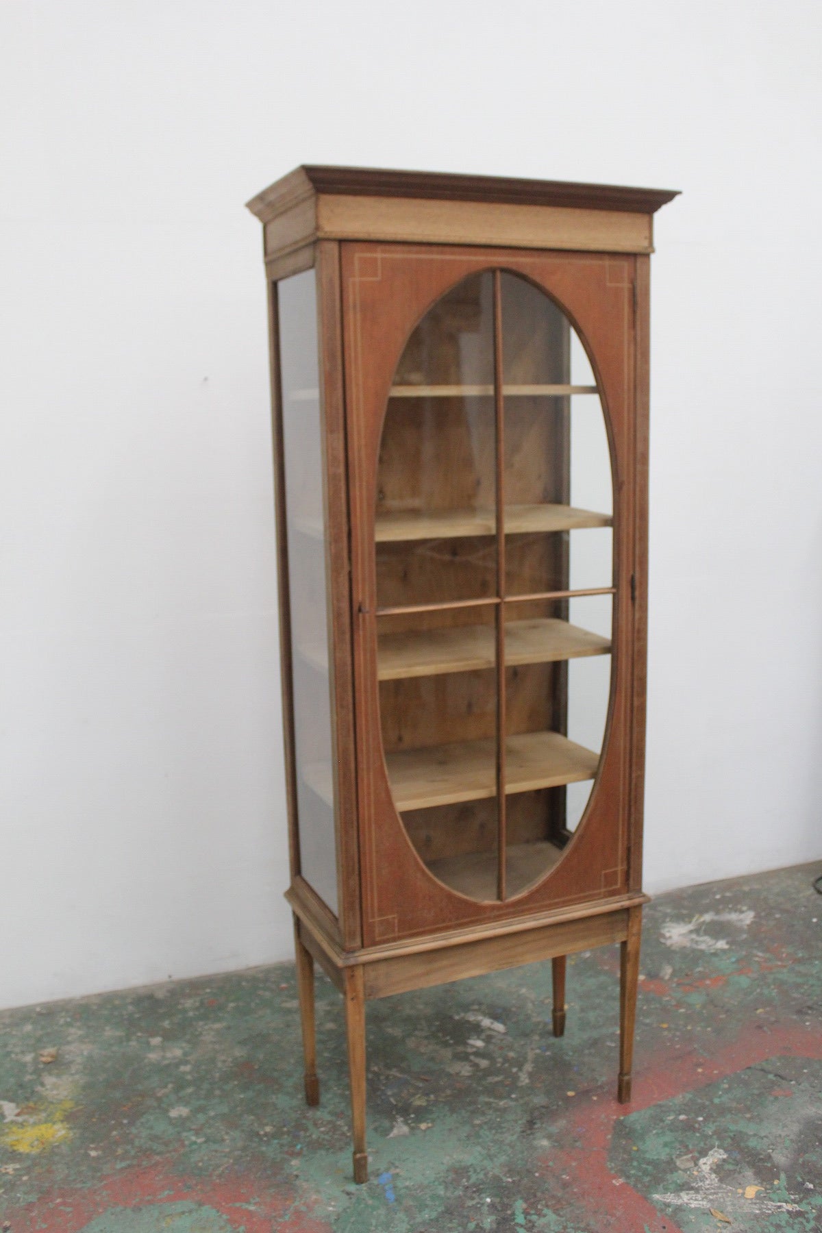 #0906 glass cabinet