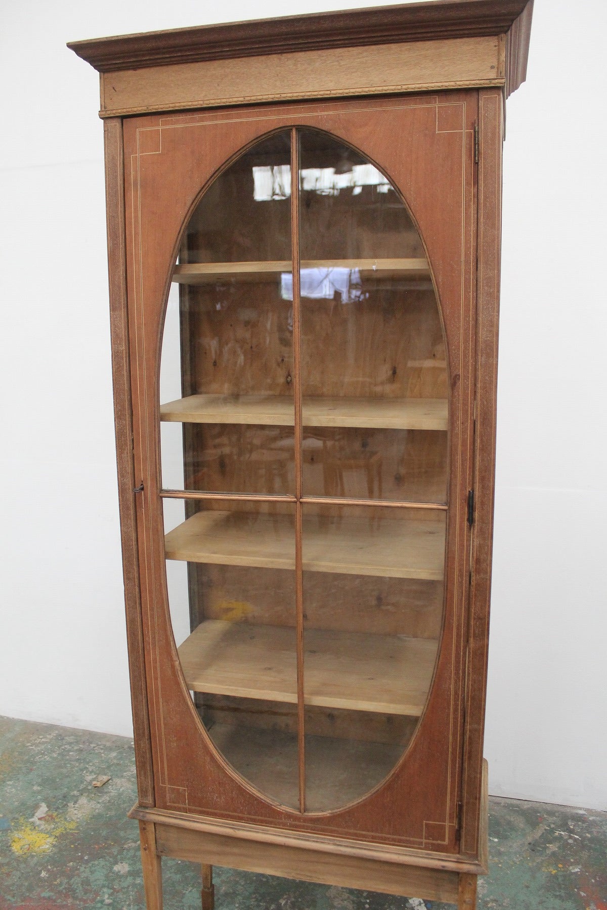 #0906 glass cabinet