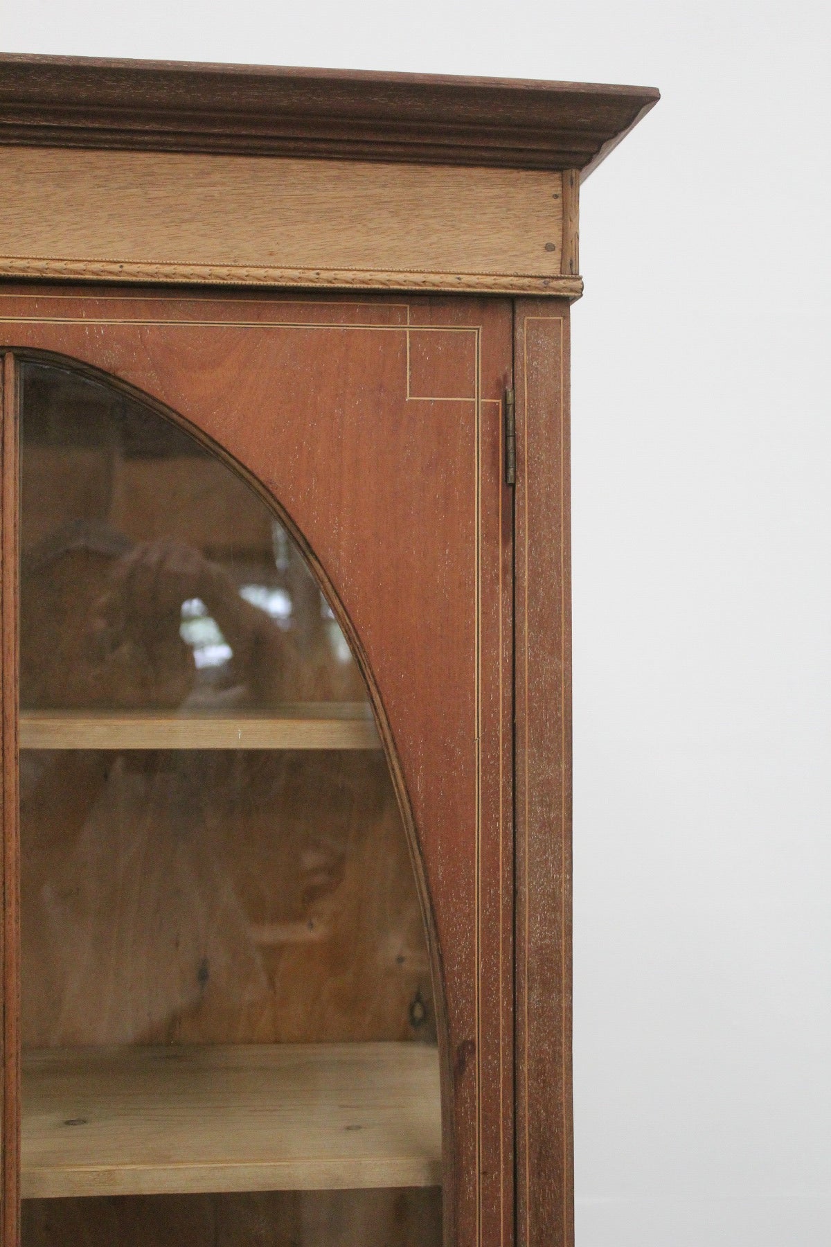 #0906 glass cabinet