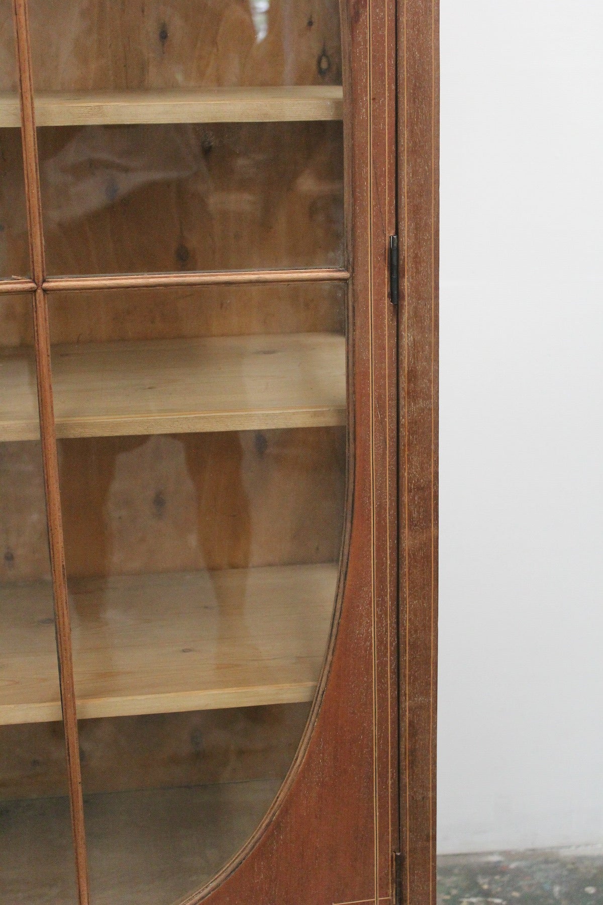 #0906 glass cabinet