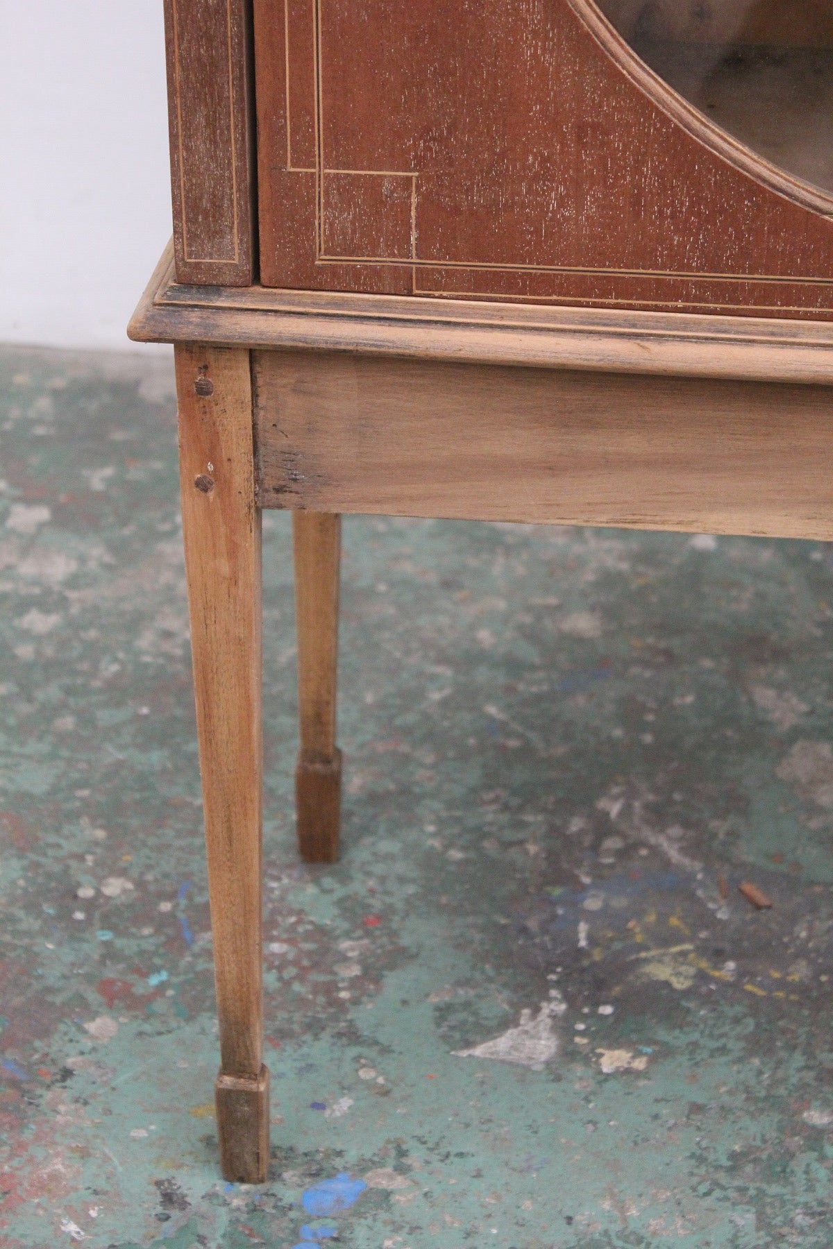 #0906 glass cabinet