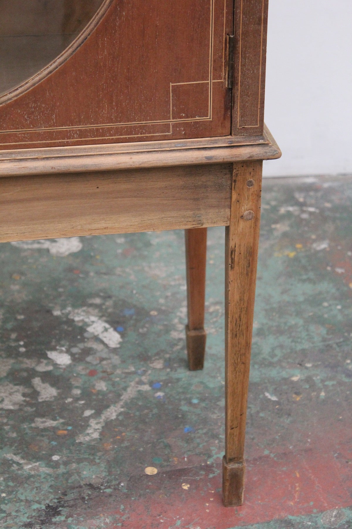 #0906 glass cabinet