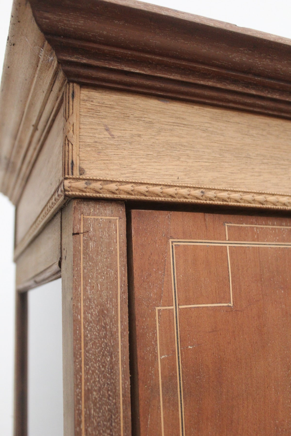 #0906 glass cabinet