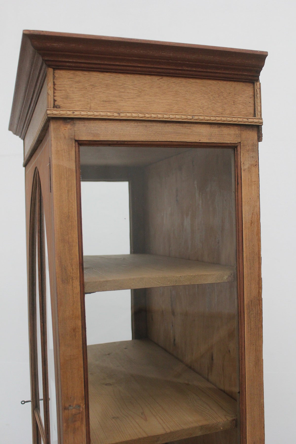 #0906 glass cabinet
