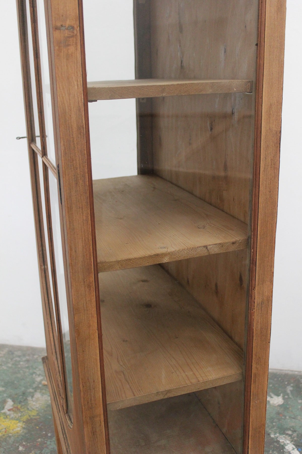 #0906 glass cabinet