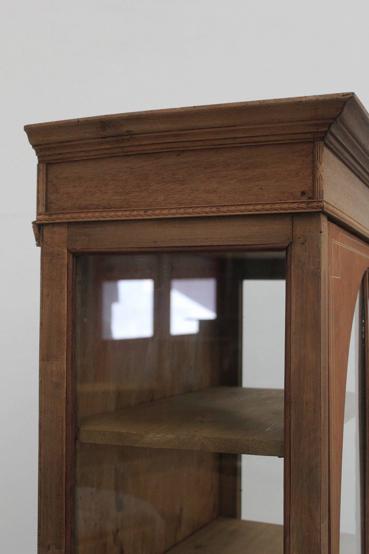 #0906 glass cabinet