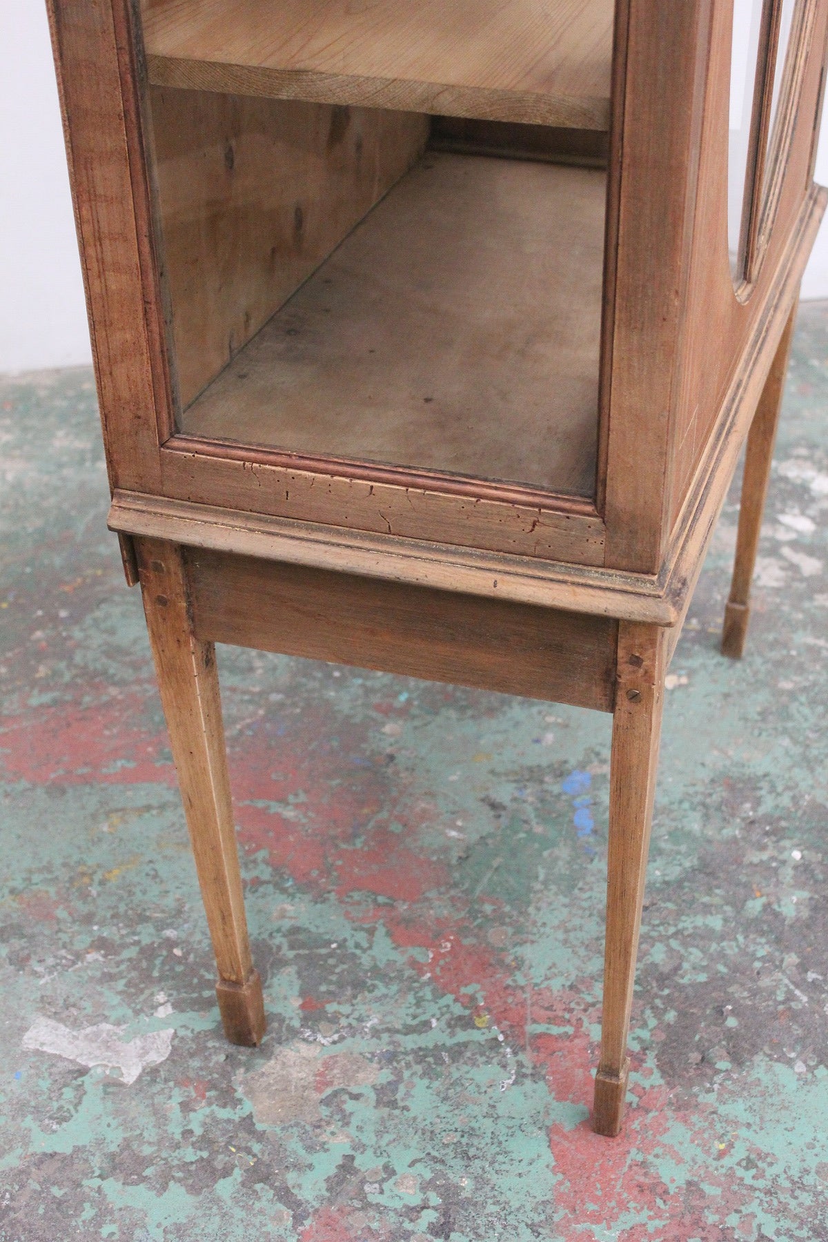 #0906 glass cabinet